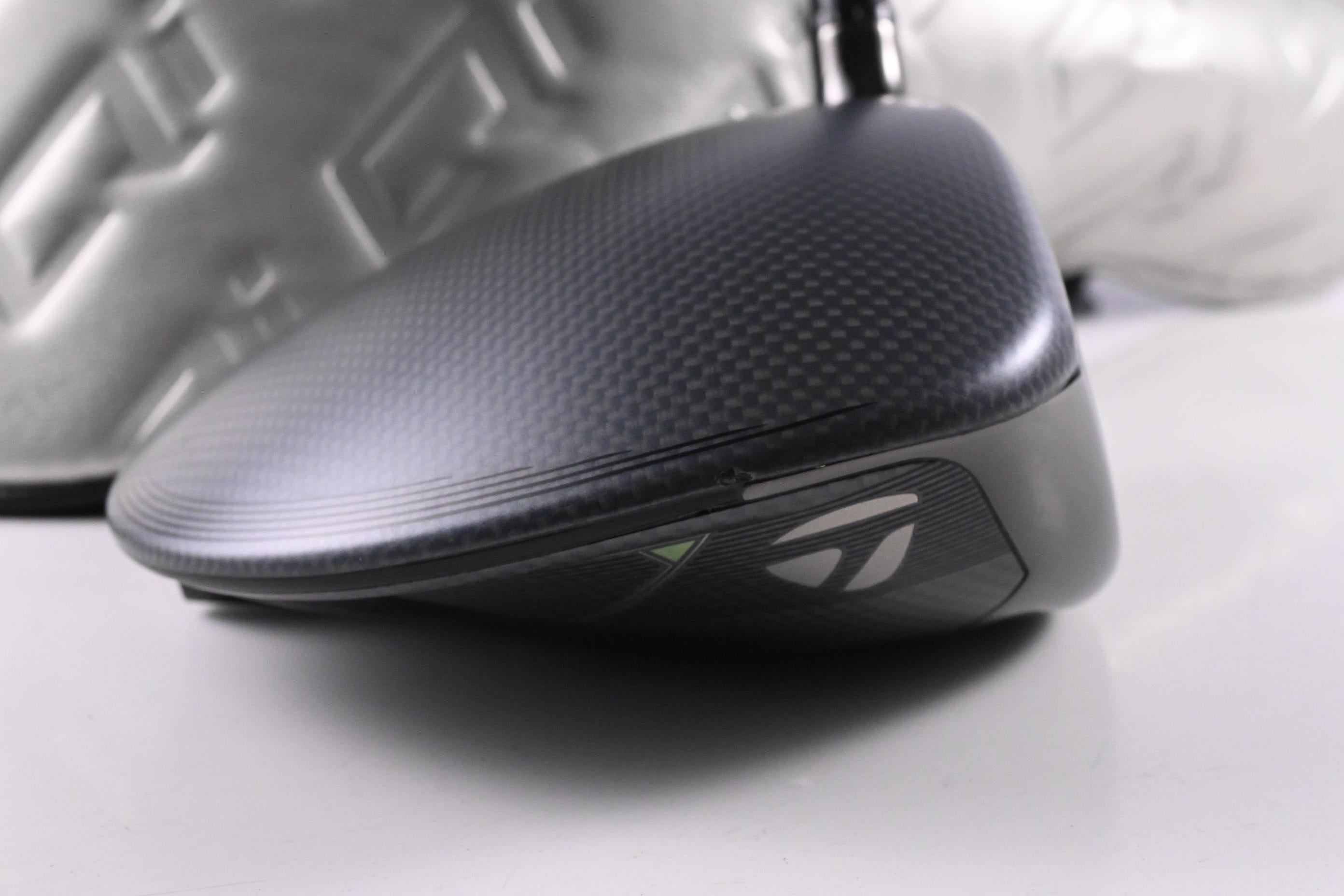 Taylormade Qi35 Driver / 10.5 Degree / Stiff Flex Kai'li Blue CB Dark Wave 60