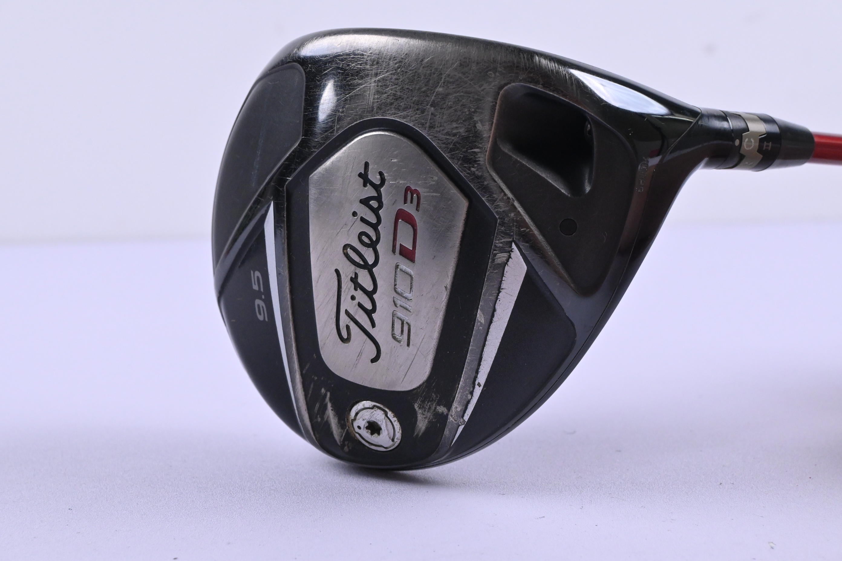 Titleist 910 D3 Driver / 9.5 Degree / Regular Flex Fujikura Motore F1 Shaft