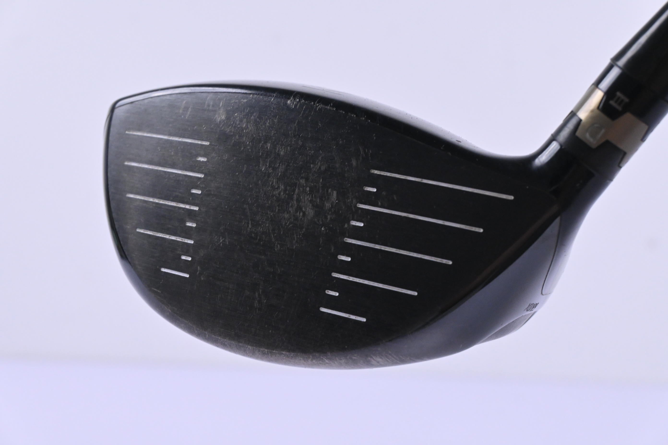 Titleist 910 D3 Driver / 9.5 Degree / Regular Flex Fujikura Motore F1 Shaft