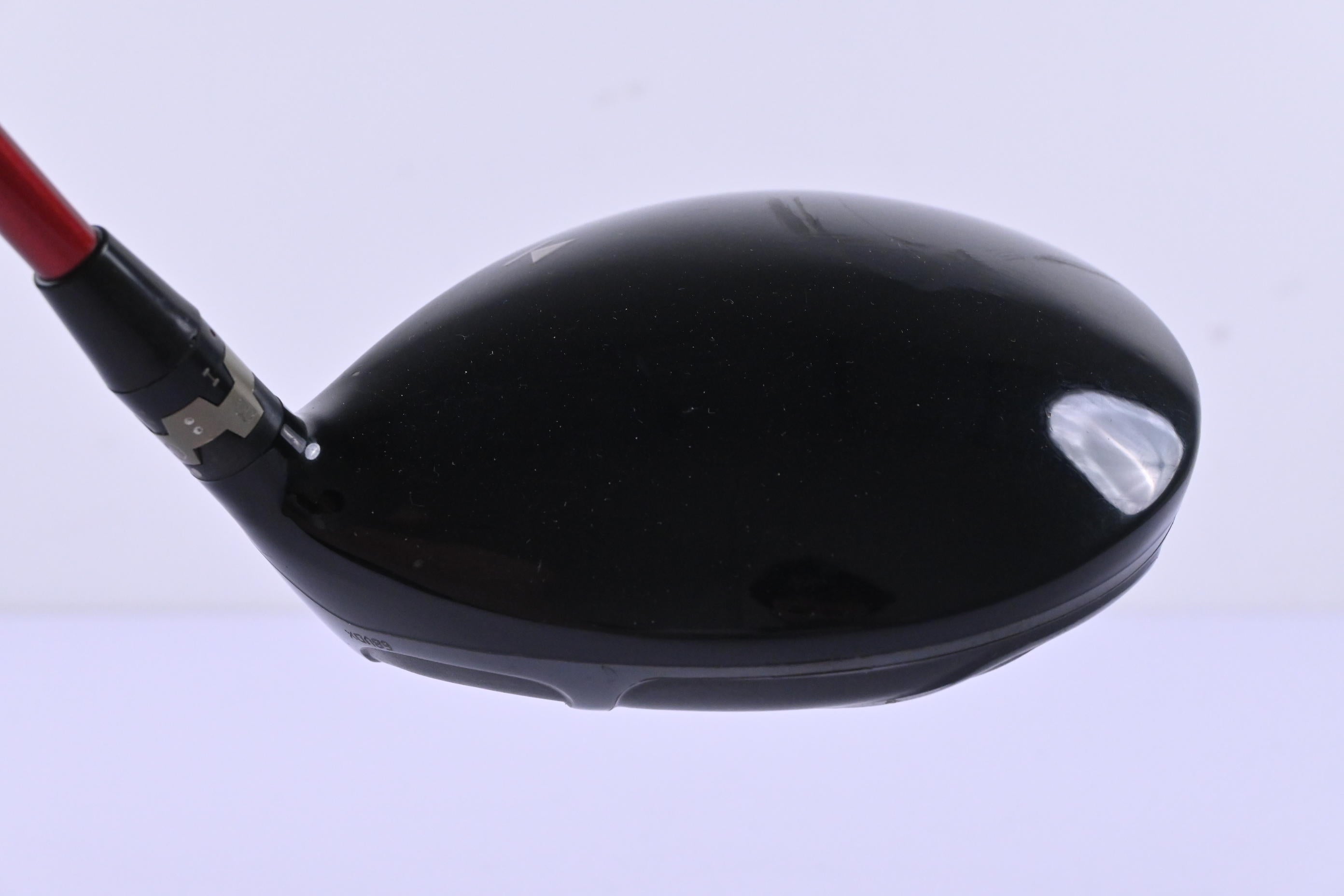Titleist 910 D3 Driver / 9.5 Degree / Regular Flex Fujikura Motore F1 Shaft