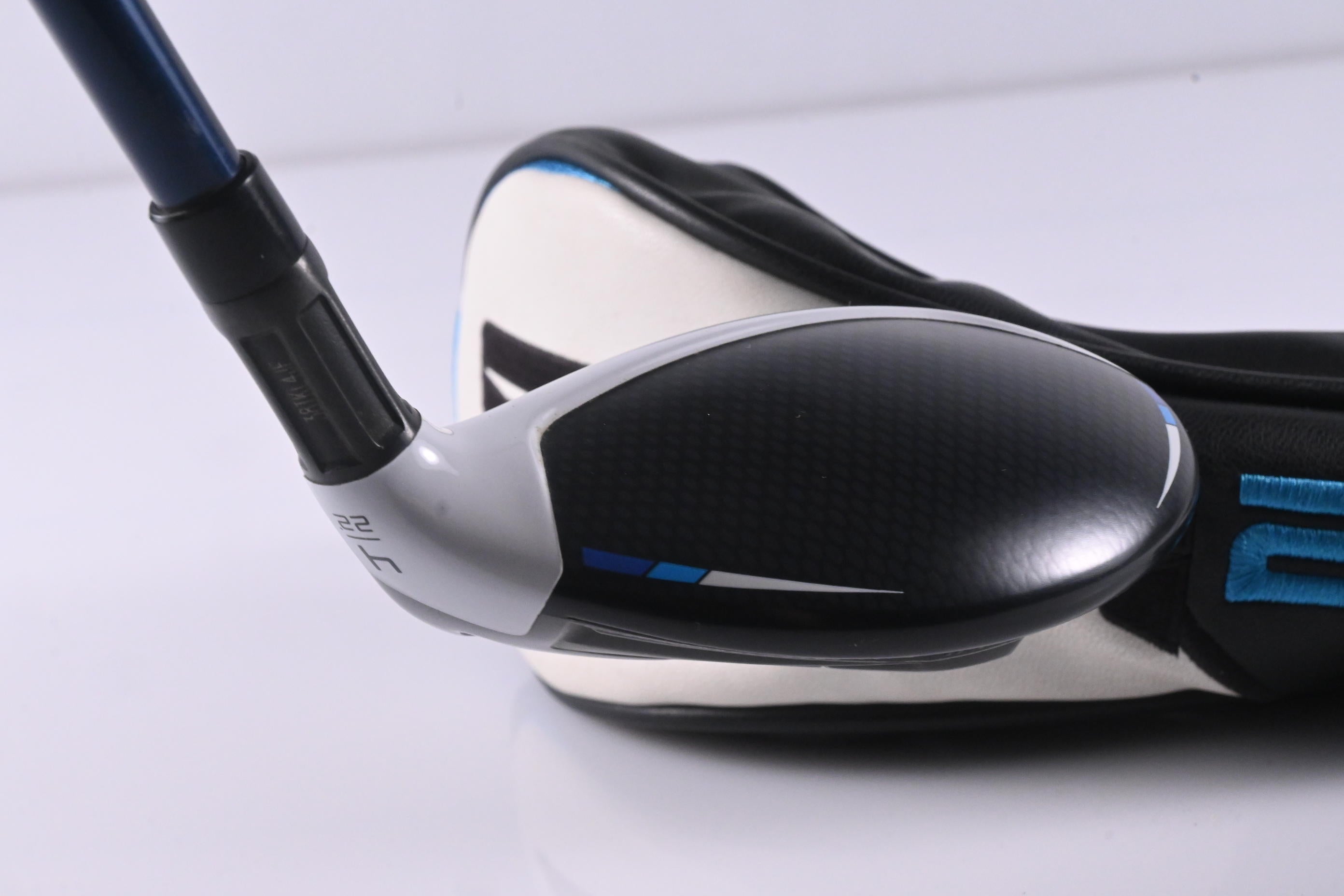 Taylormade SIM2 Max #4 Hybrid / 22 Degree / Regular Flex Fujikura Ventus Blue 6