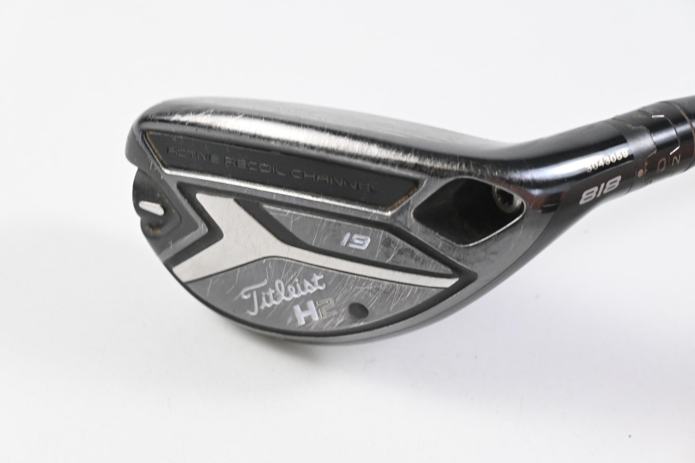 Titleist 818 H2 #3 Hybrid / 19 Degree / Stiff Flex Aldila Rogue M.AX 85 Shaft