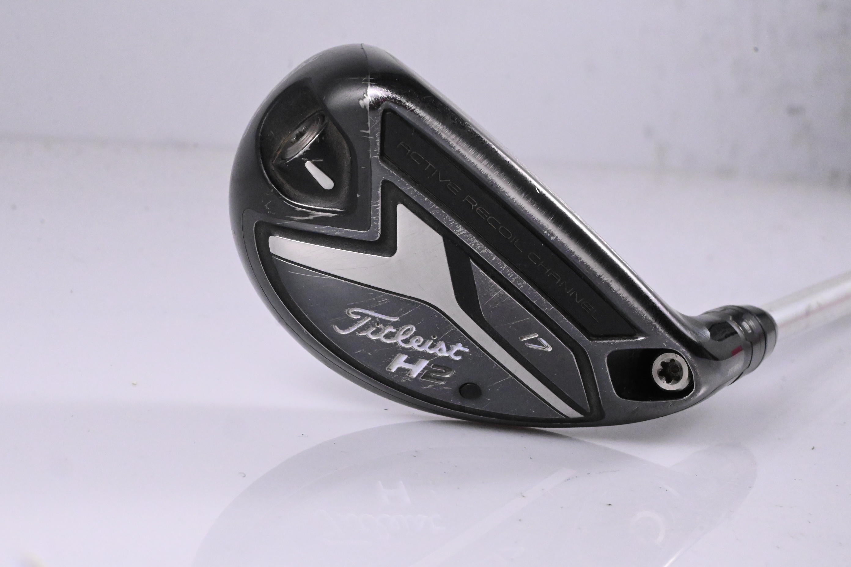 Titleist 818 H2 #2 Hybrid / 17 Degree / Stiff Flex Aldila Rogue Silver 110 MSI 85