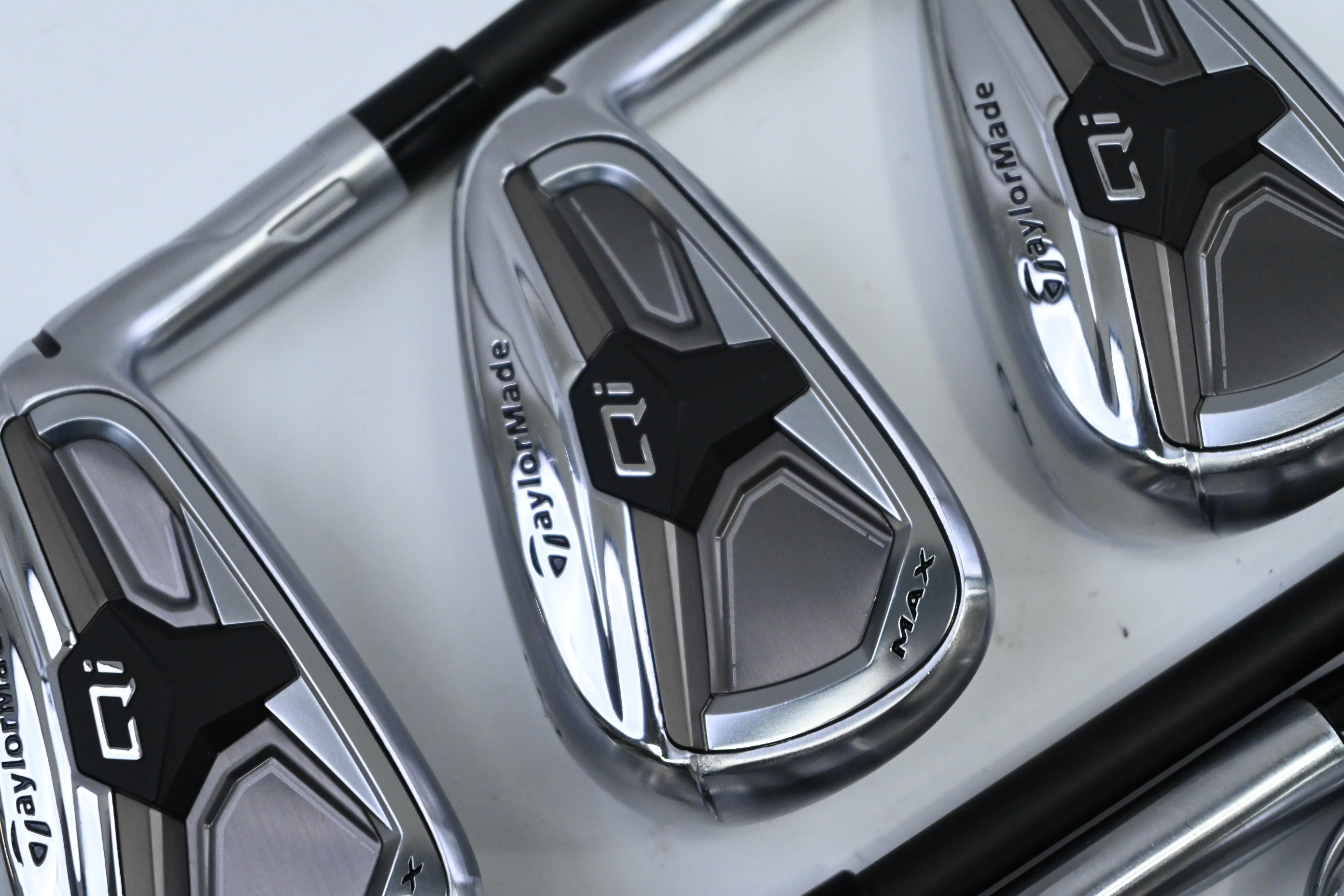 Taylormade Qi Max Irons / 7-PW+AW+SW / Senior Flex KBS Reax HL 50 Shafts
