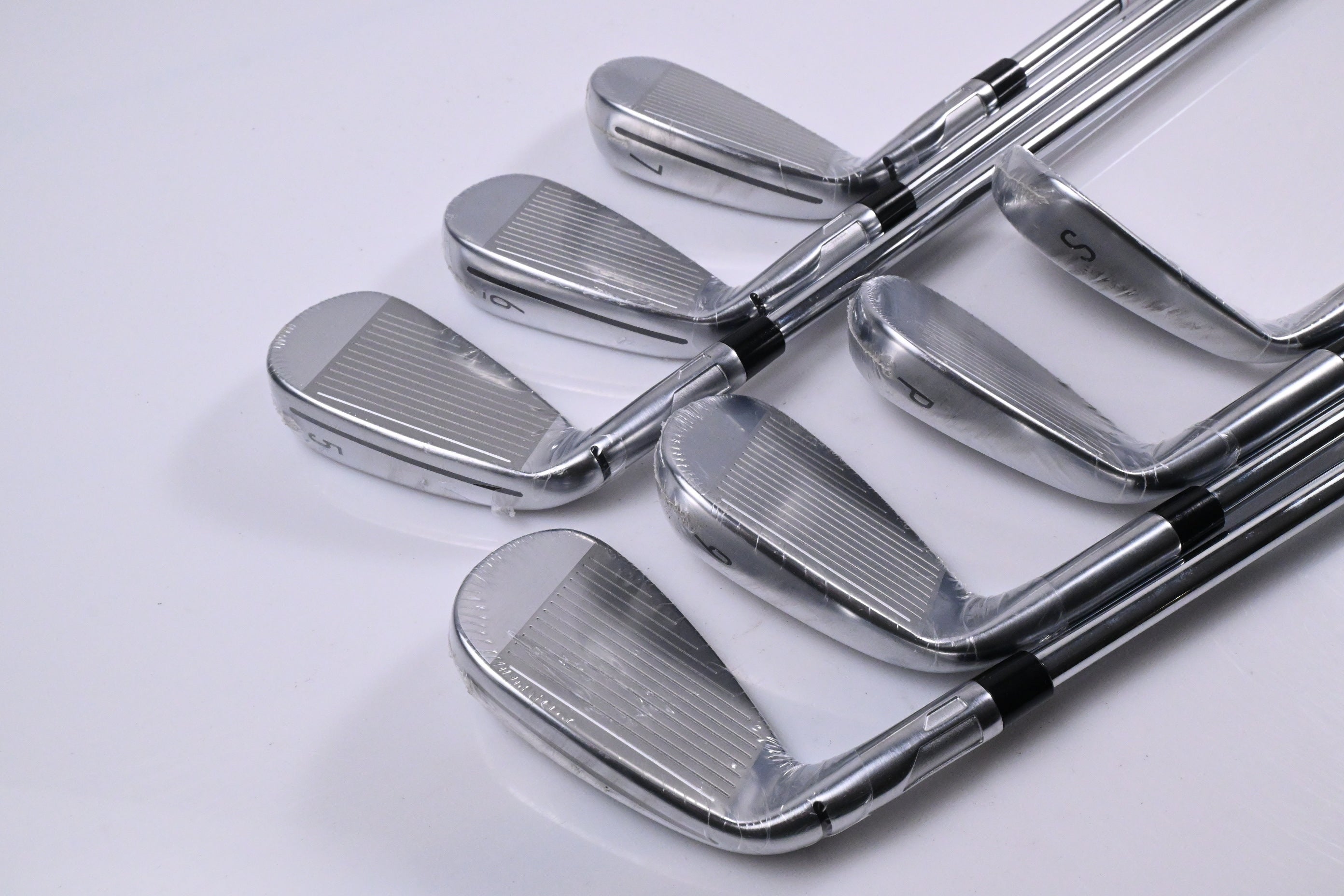 Taylormade Qi Irons / 5-PW+SW / Regular Flex KBS Max MT 85 Shafts