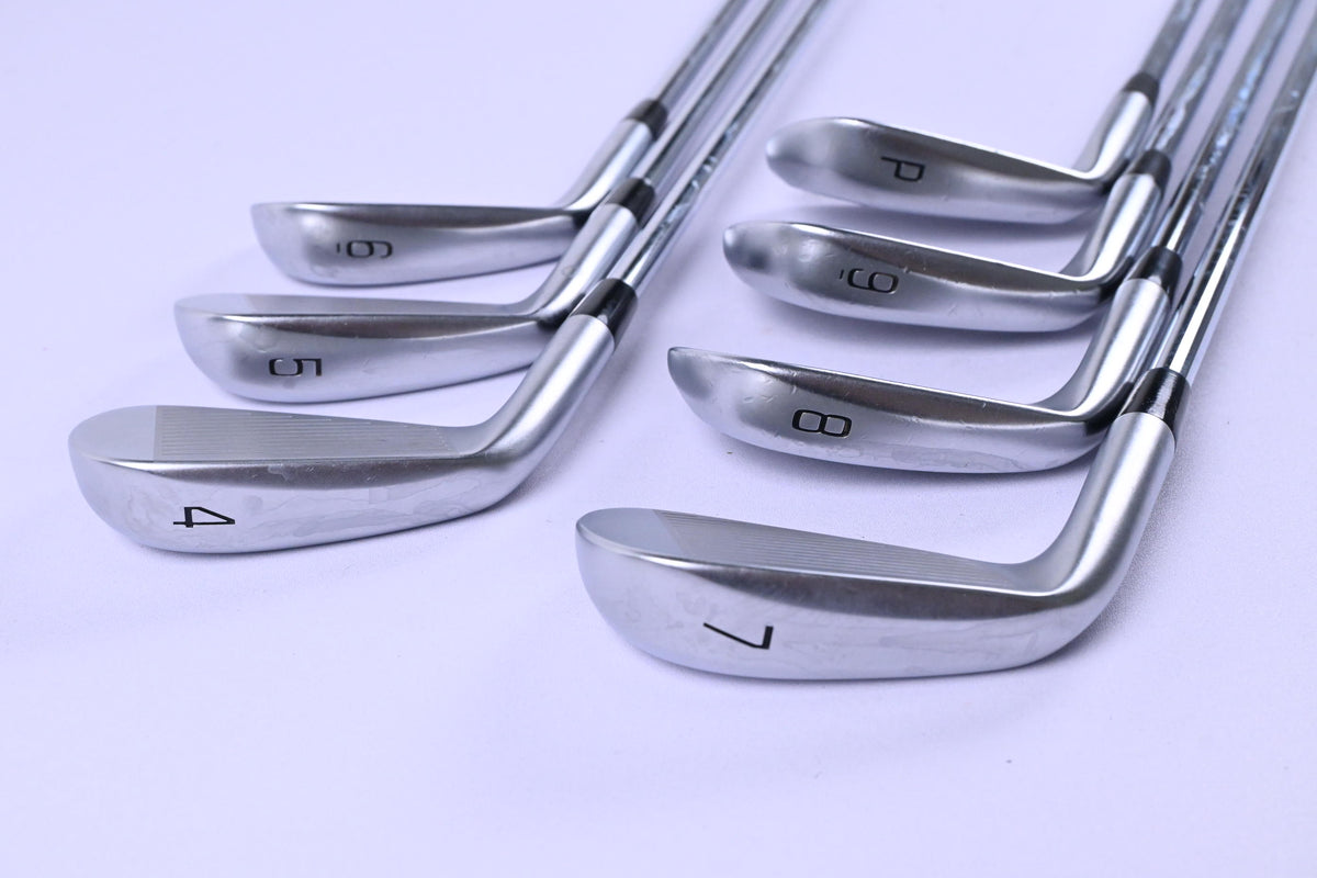 Mizuno JPX 925 Forged Irons / 4-PW / Regular Flex Dynamic Gold 95 R300 Shaft