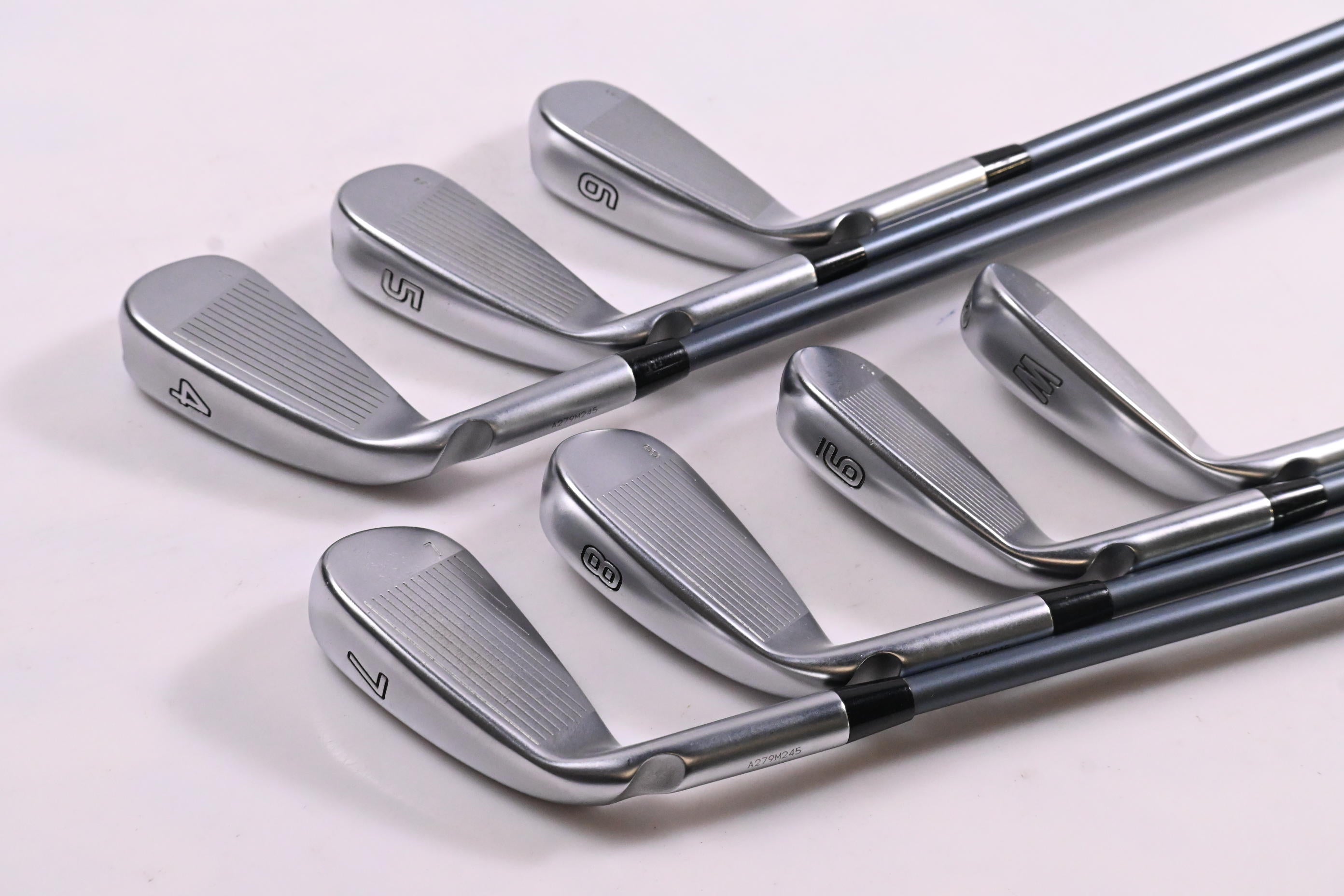 Ping G425 Irons / 4-PW / Red Dot / Senior Flex Ping Alta CB Slate Shafts