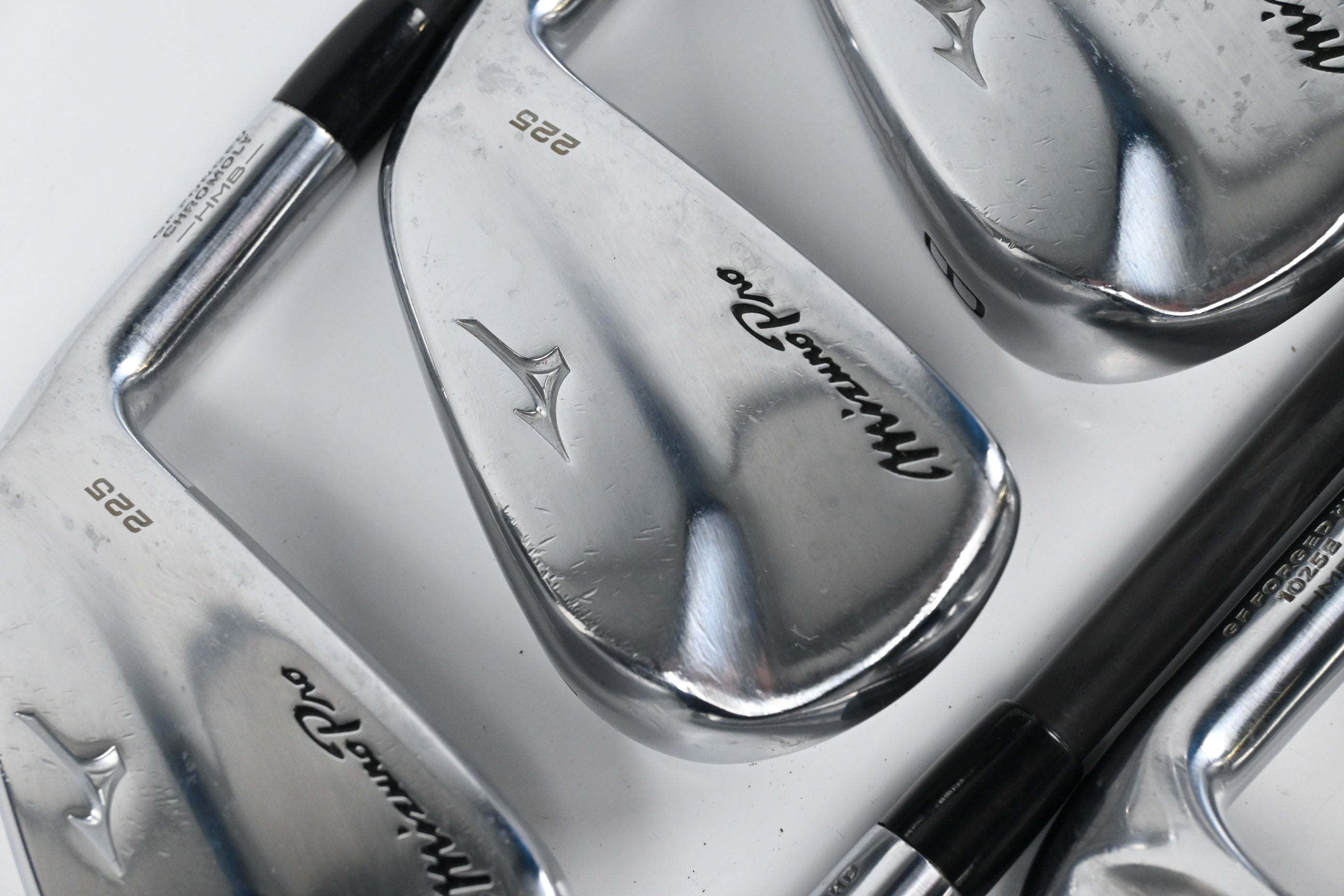 Mizuno Pro 225 Irons / 6-PW+GW / Regular Flex VA Composite Baddazz 65 Shafts