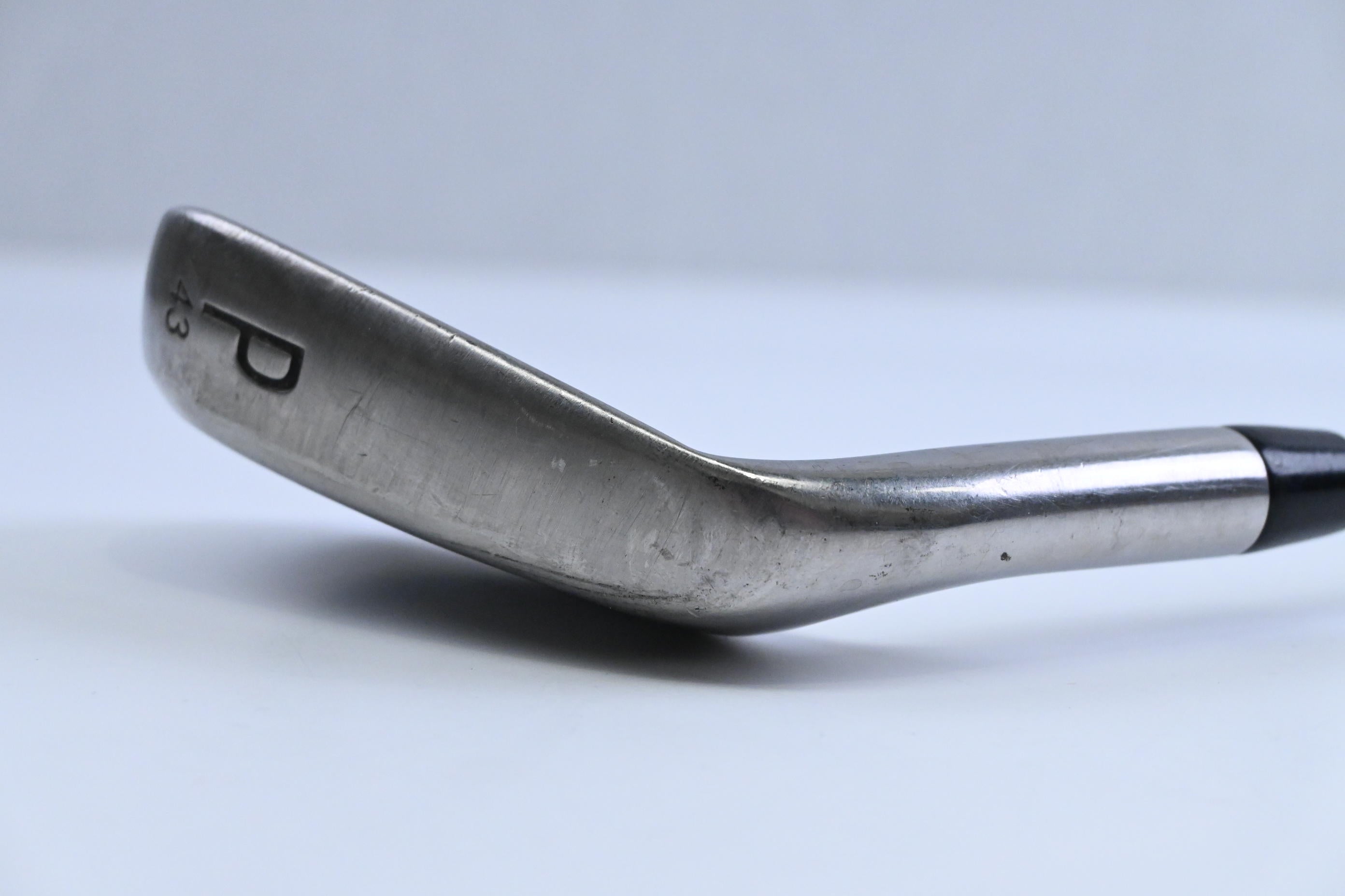 Titleist T300 2019 Pitching Wedge / 43 Degree / Regular Flex AMT Red R300 Shaft