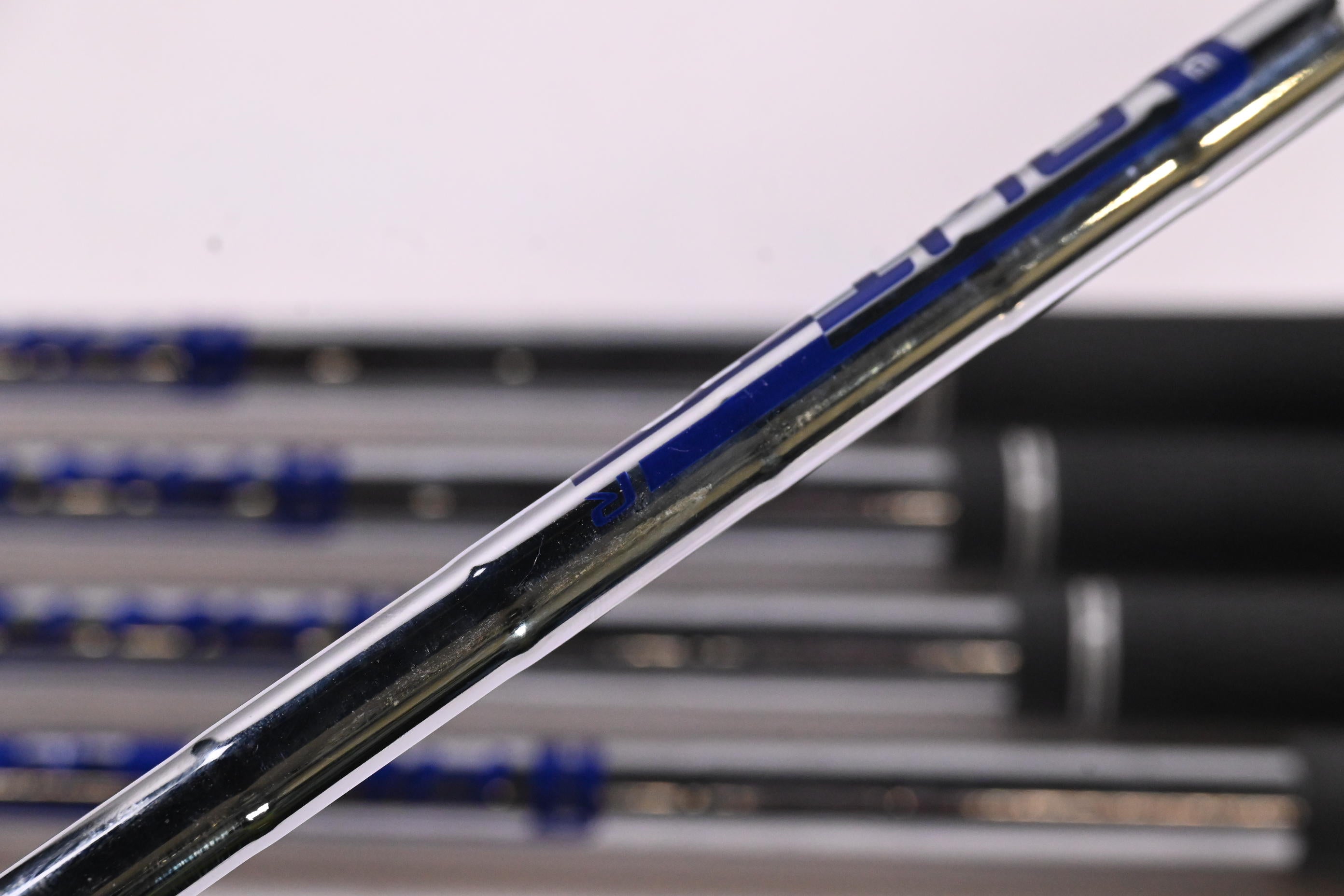 Ping G400 Irons / 5-9i / Black Dot / Regular Flex Ping AWT 2.0 Shafts