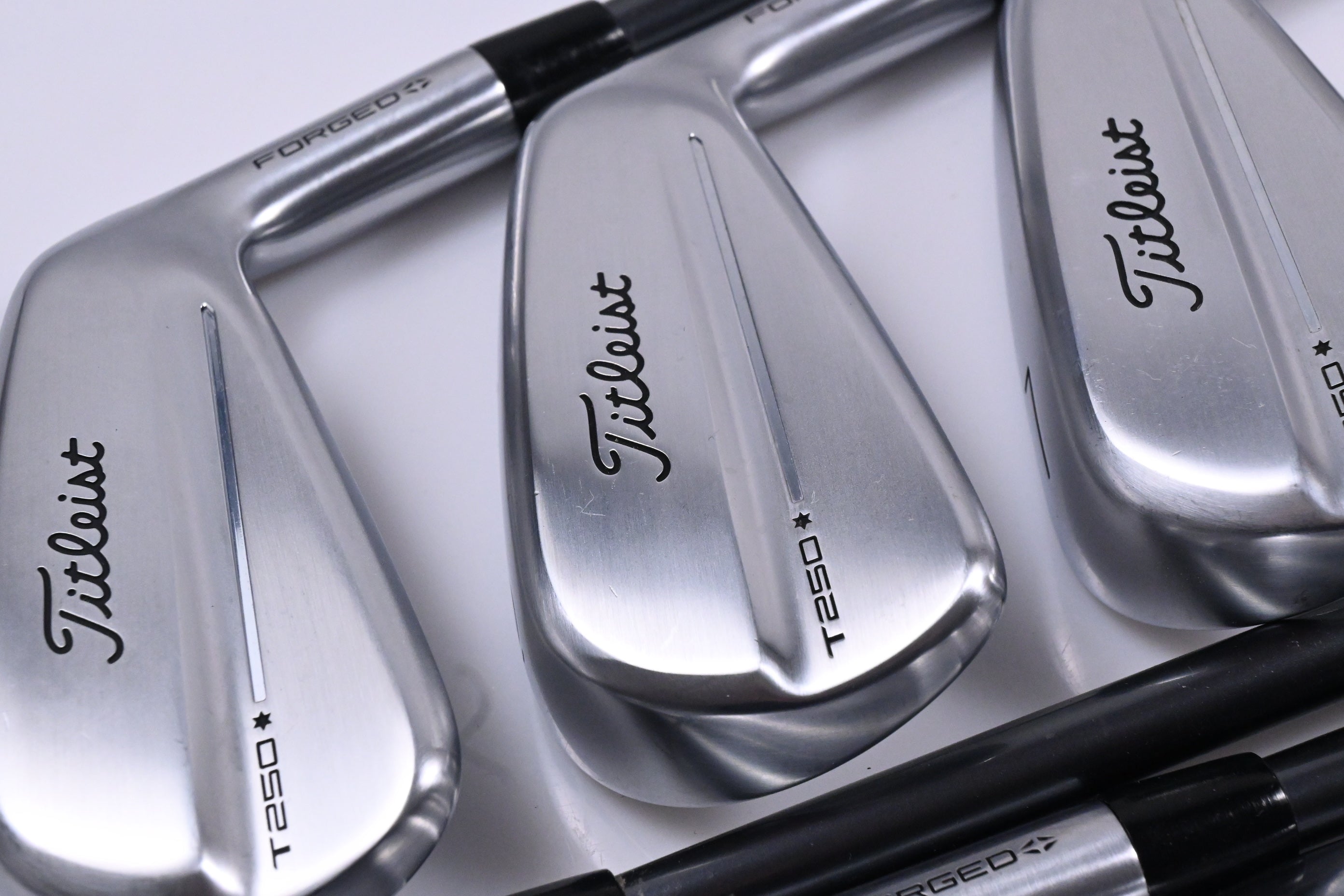 Titleist T250* 2025 Irons / 5-PW+GW / Regular Flex MMT 65 Shafts