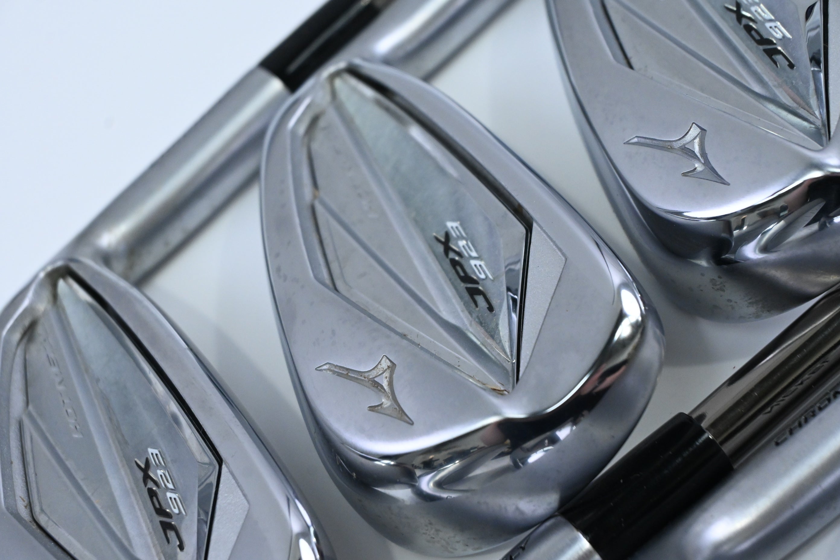 Mizuno JPX 923 Hot Metal Irons / 6-PW+GW / Regular Flex UST Recoil ESX 460