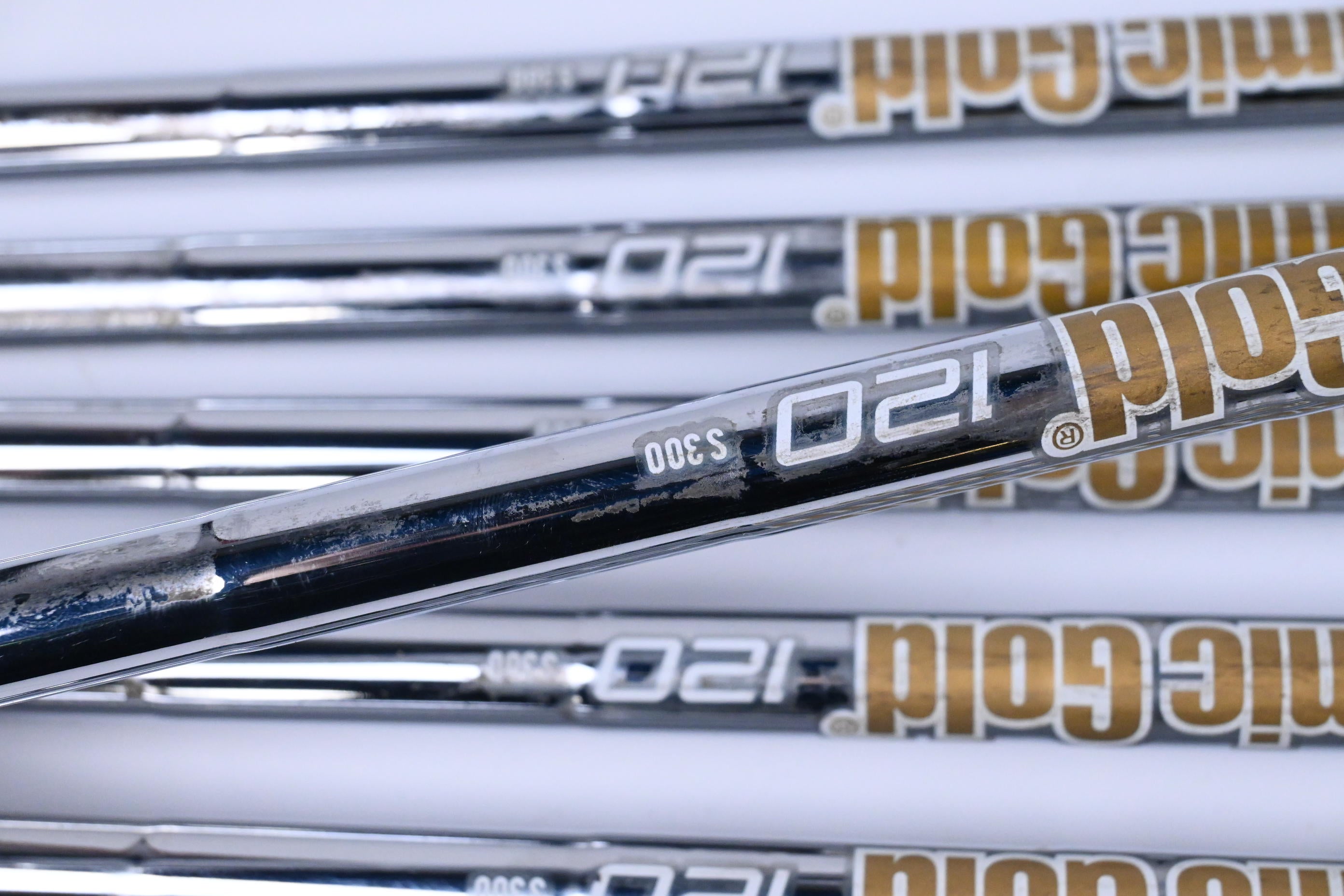 Titleist MB 620 Irons / 4-PW / Stiff Flex Dynamic Gold 120 S300 Shafts