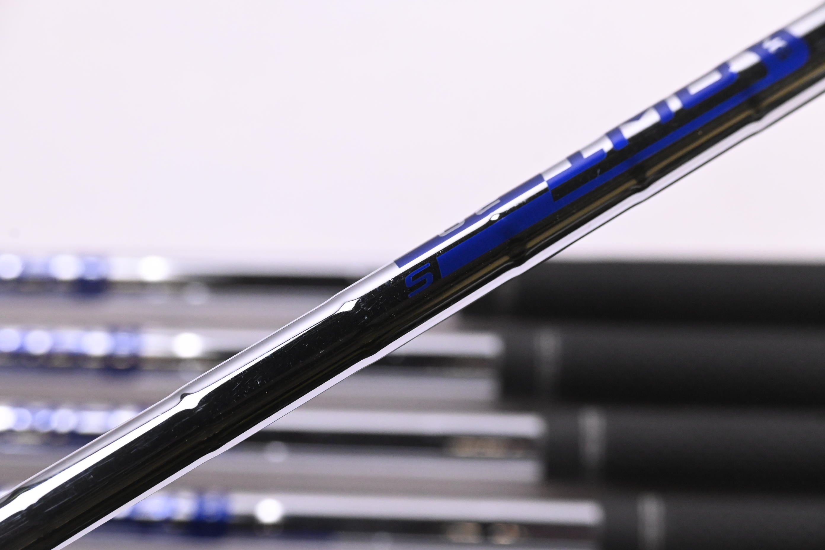 Ping G425 Irons / 5-PW / Blue Dot / Stiff Flex Ping AWT 2.0 Shafts