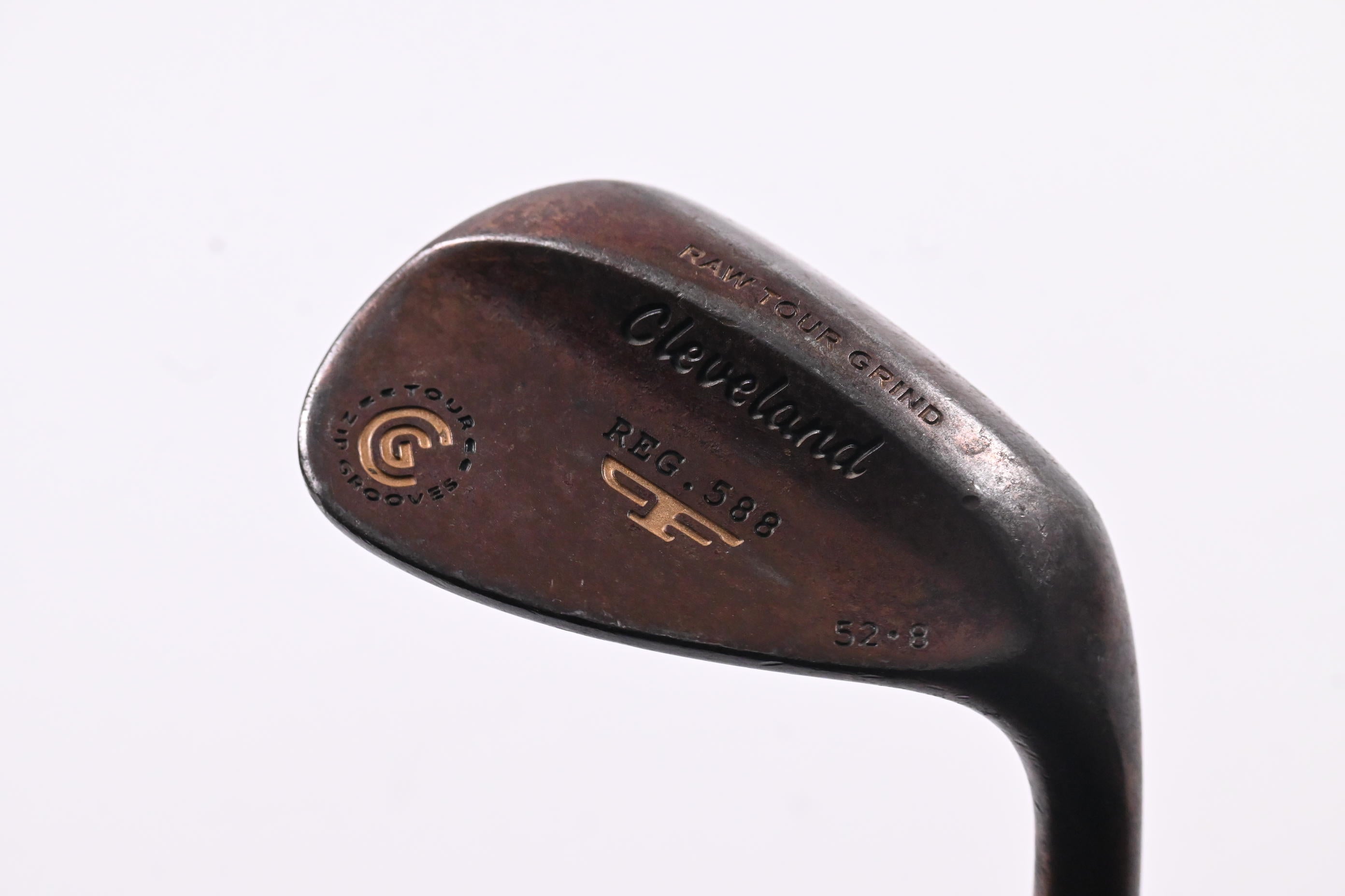 Cleveland 588 Tour Action Gap Wedge / 52 Degree / Wedge Flex Dynamic Gold Shaft