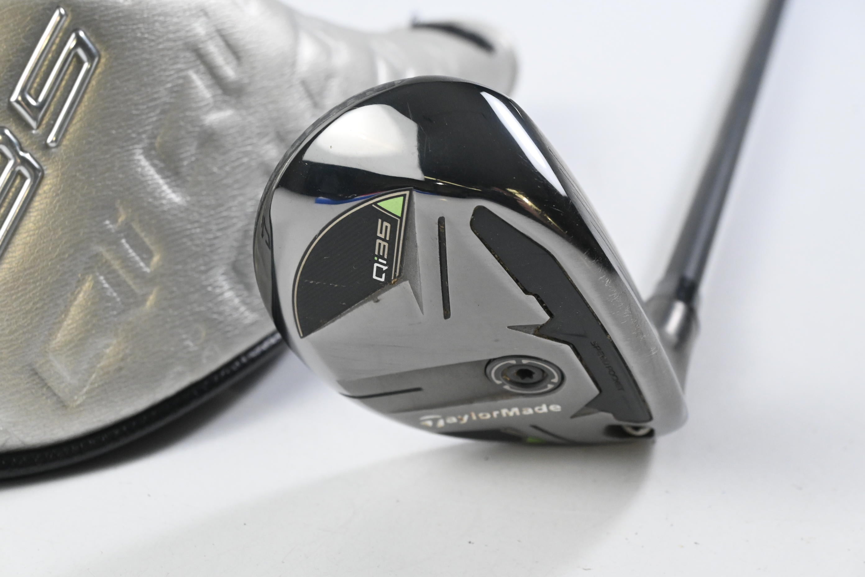 Taylormade Qi35 #4 Hybrid / 22 Degree / X-Flex Kai'li Blue Dark Waves 95 Shaft