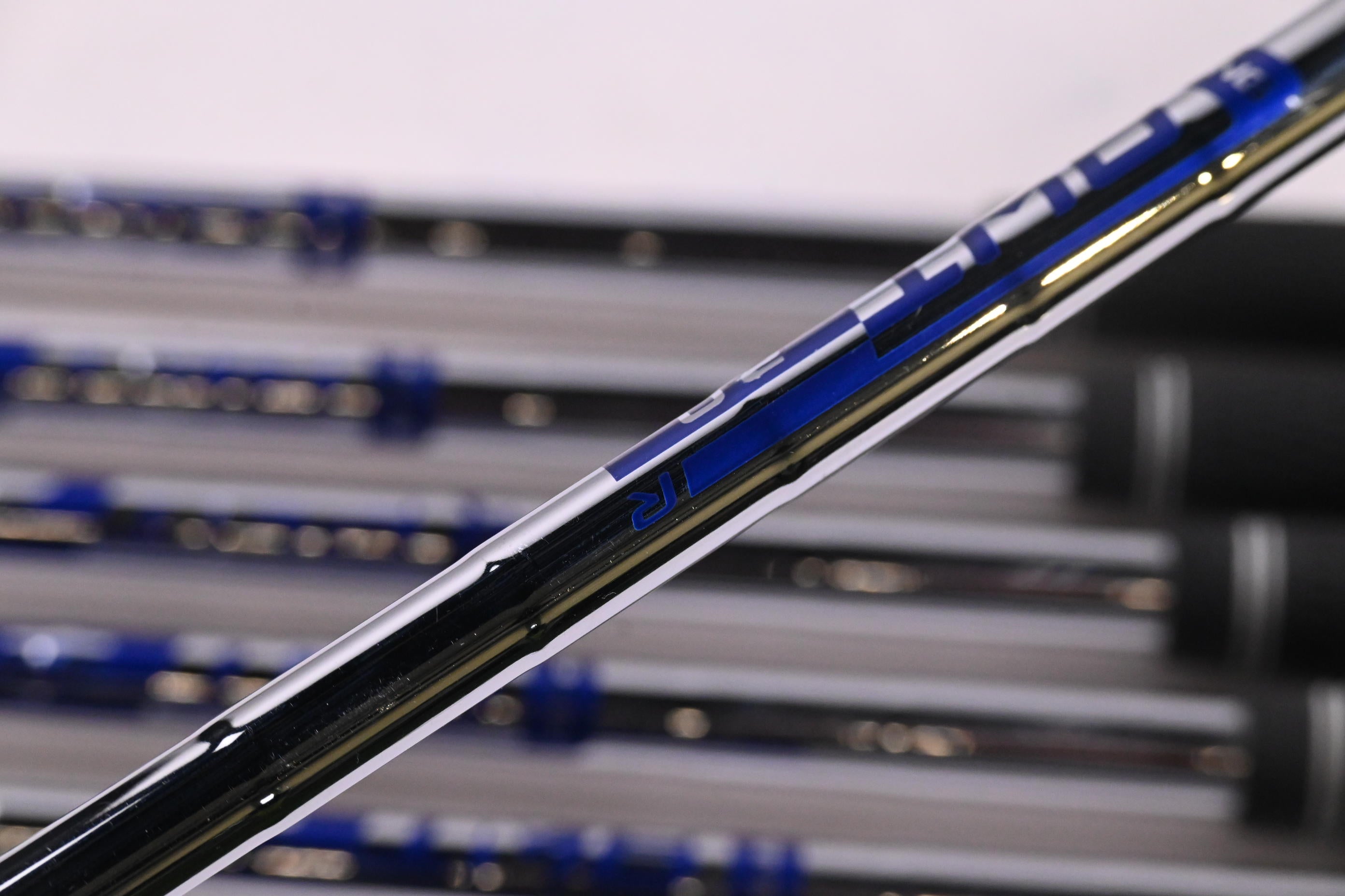 Ping G400 Irons / 5-PW / Black Dot / Regular Flex Ping AWT 2.0 Shafts