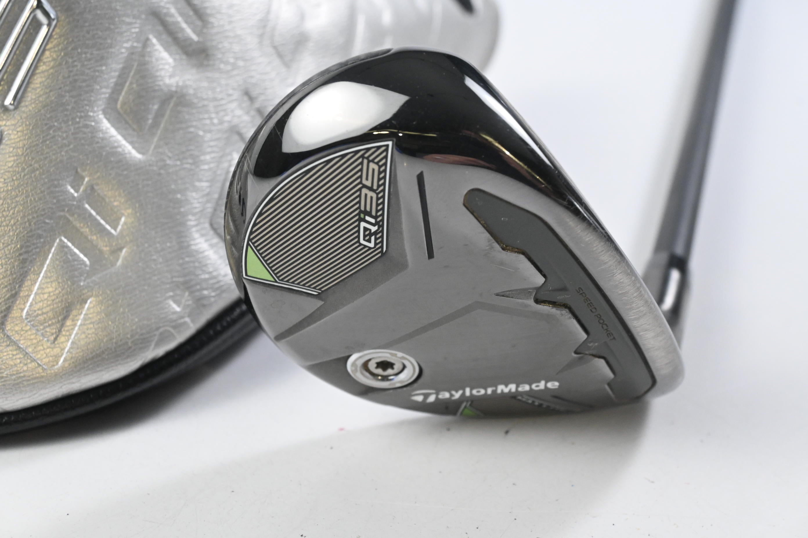 Taylormade Qi35 Max Lite #4 Hybrid / 23 Degree / Regular Flex Vanquish 5 Shaft