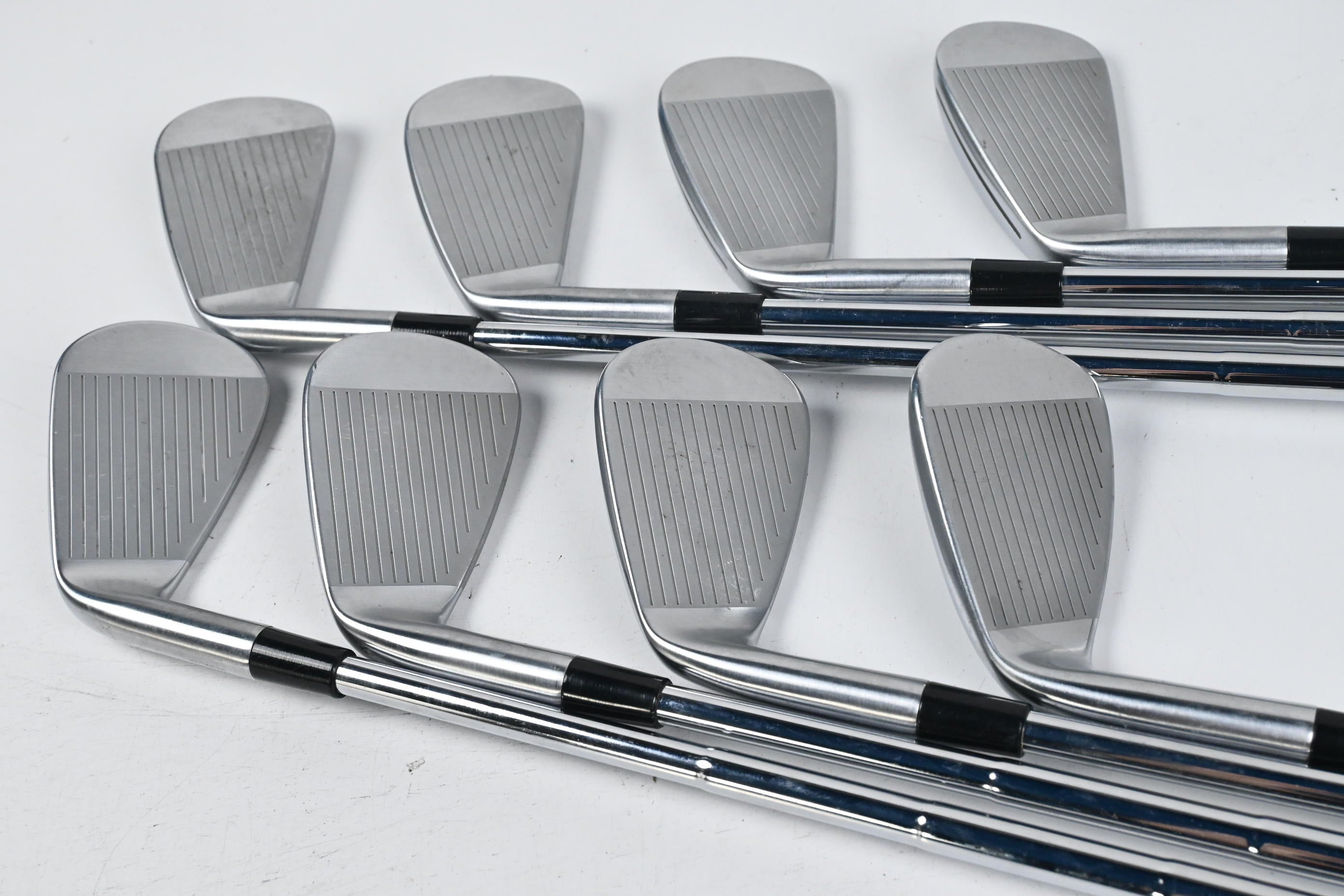 Taylormade P790 2025 Irons / 4-PW+GW / X-Flex Dynamic Gold Mid X100 115 Shafts