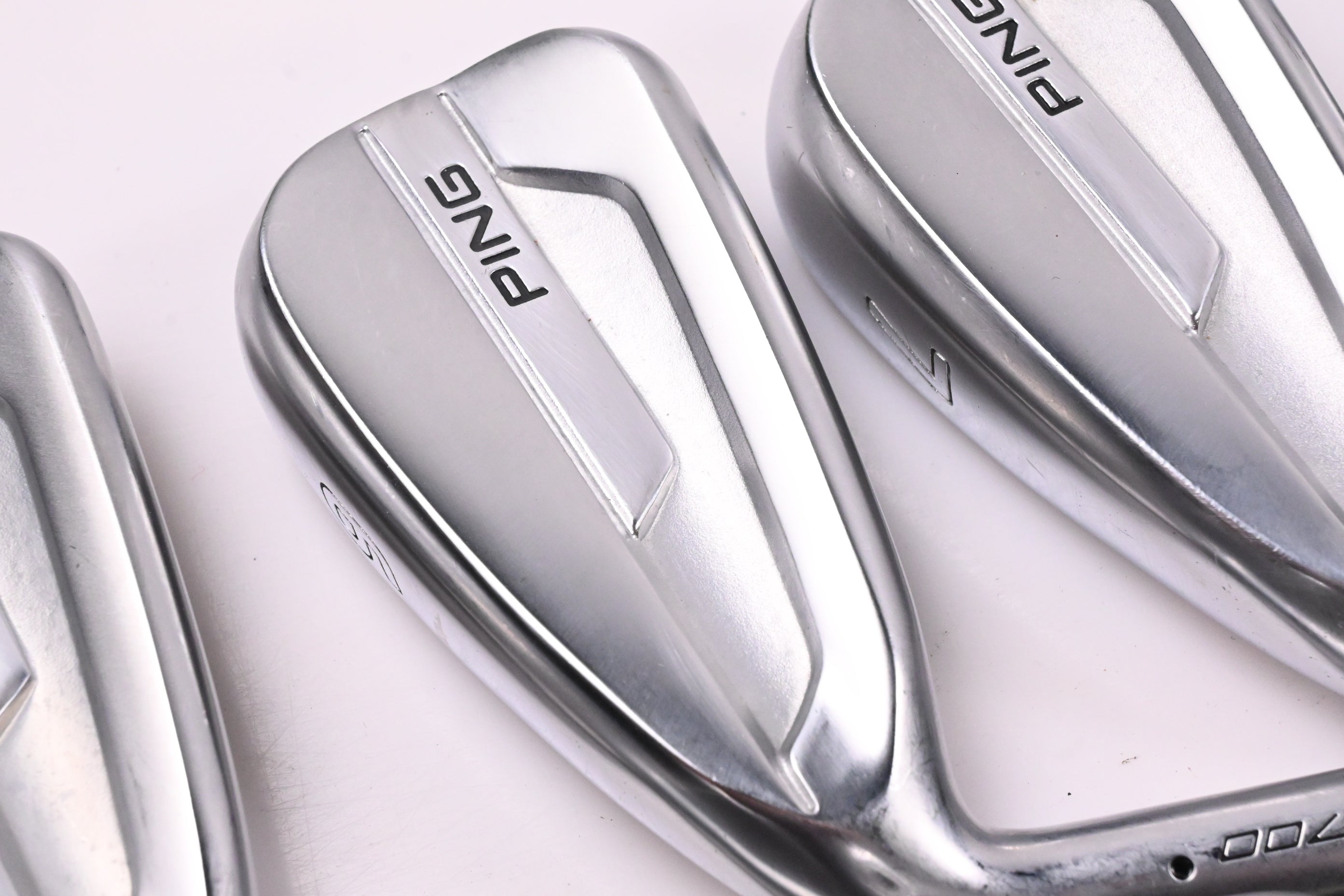 Left Hand Ping G700 Irons / 5-PW+GW+SW / Black Dot / Regular Flex UST Recoil ES
