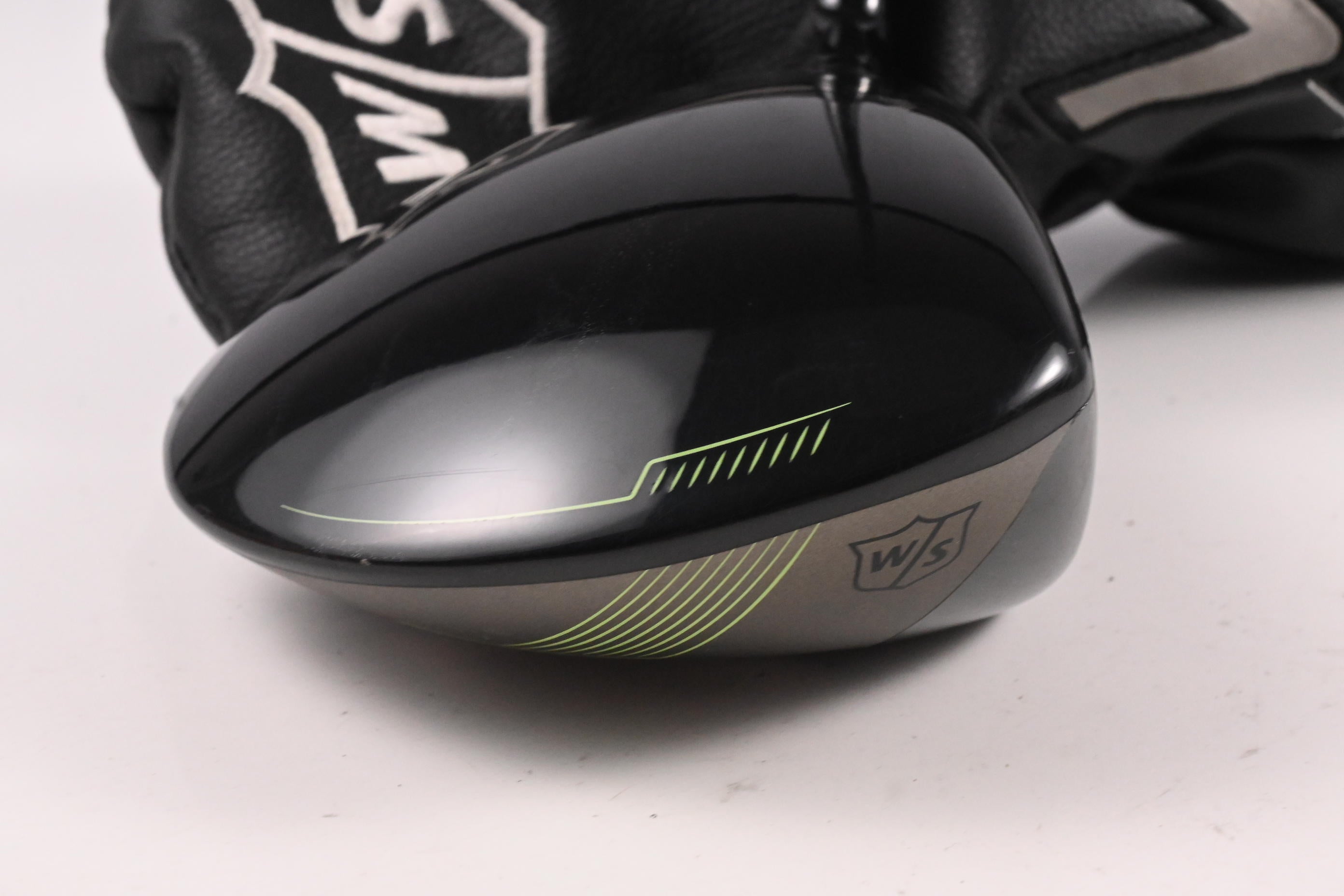 Wilson Launch Pad 2022 Driver / 10.5 Degree / Regular Flex EvenFlow 55 Shaft