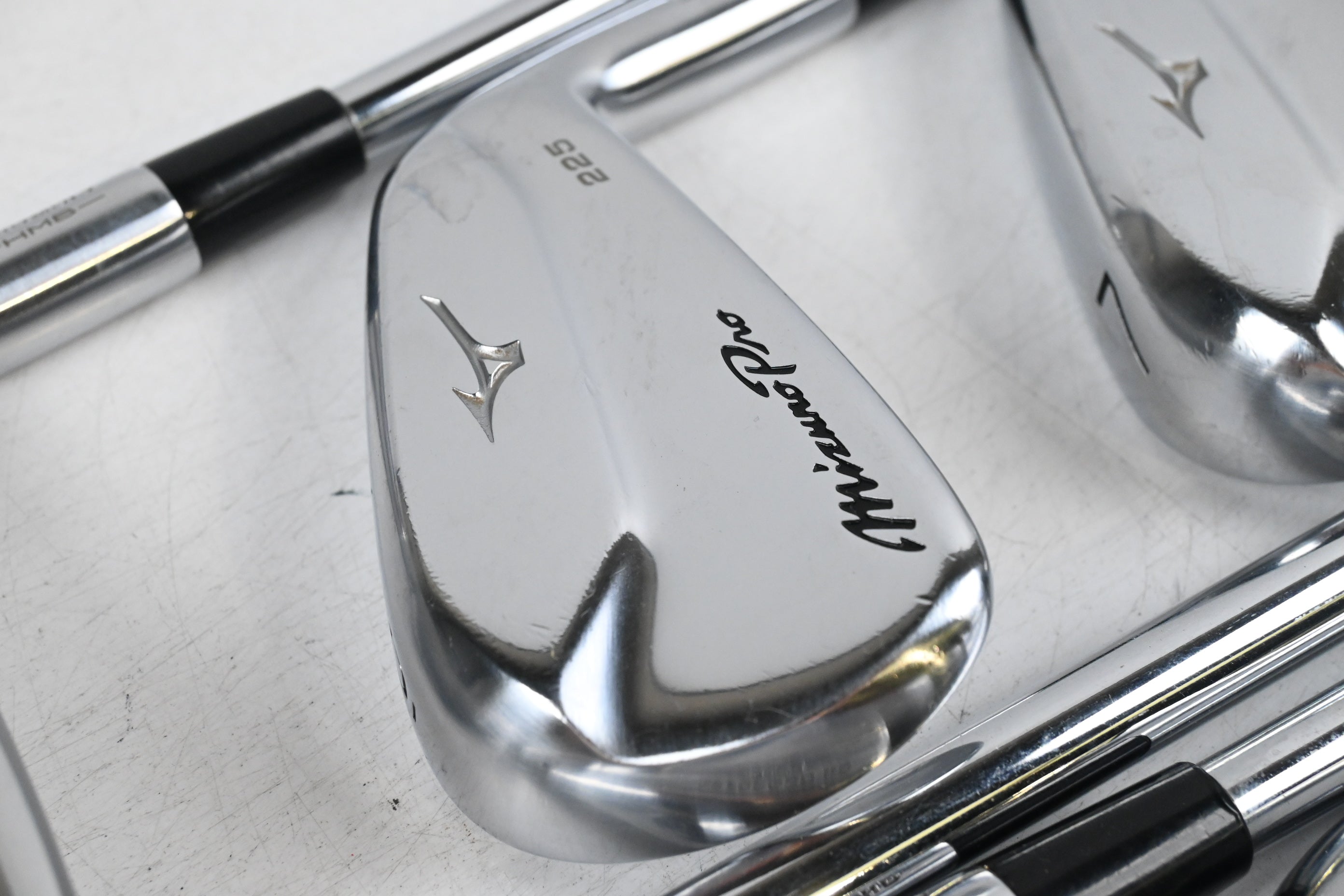 Mizuno Pro 225 Irons / 5-PW / Regular Flex Dynamic Gold 105 R300 Shafts