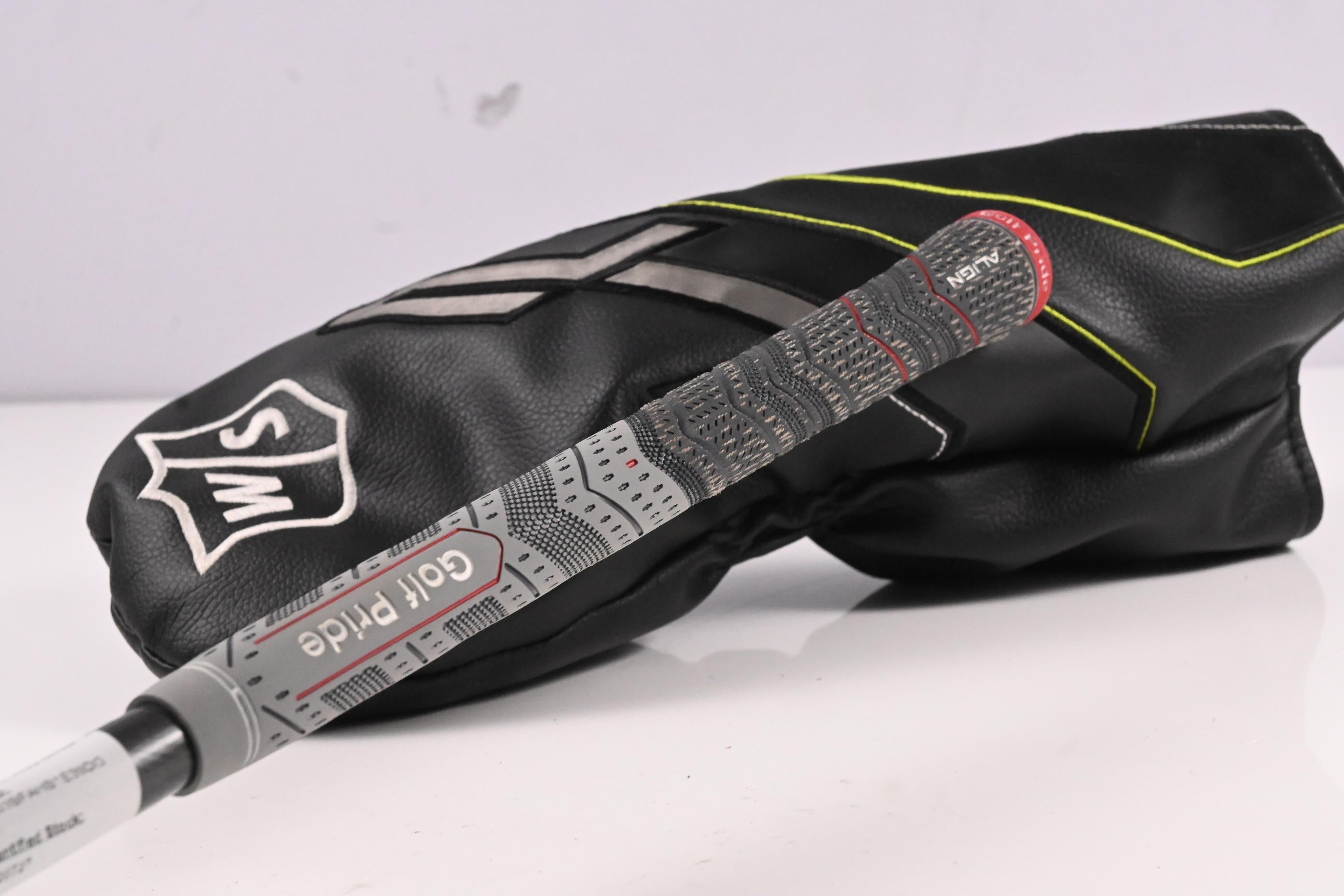 Wilson Launch Pad 2022 Driver / 10.5 Degree / Regular Flex EvenFlow 55 Shaft