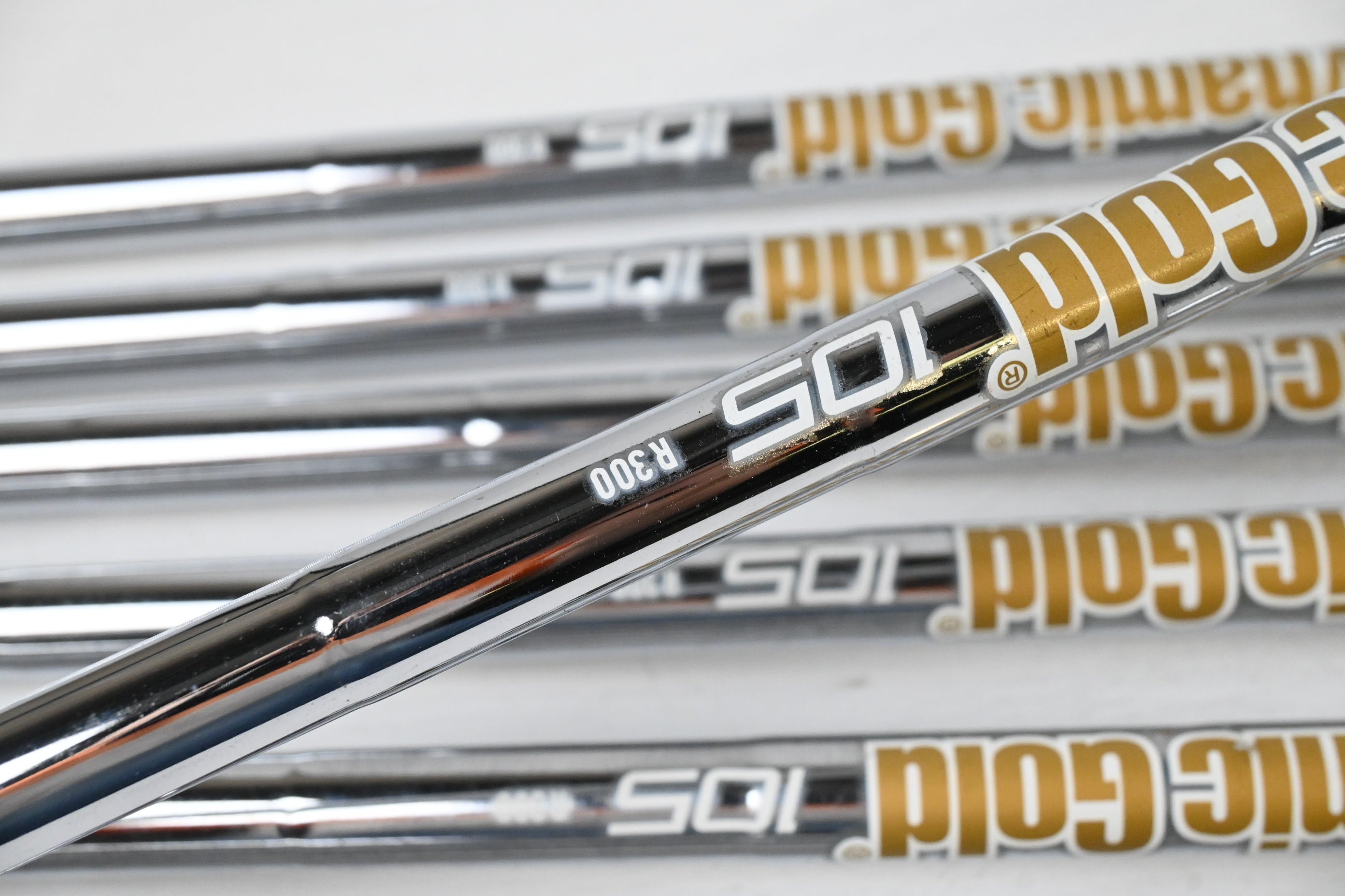 Mizuno Pro 225 Irons / 5-PW / Regular Flex Dynamic Gold 105 R300 Shafts
