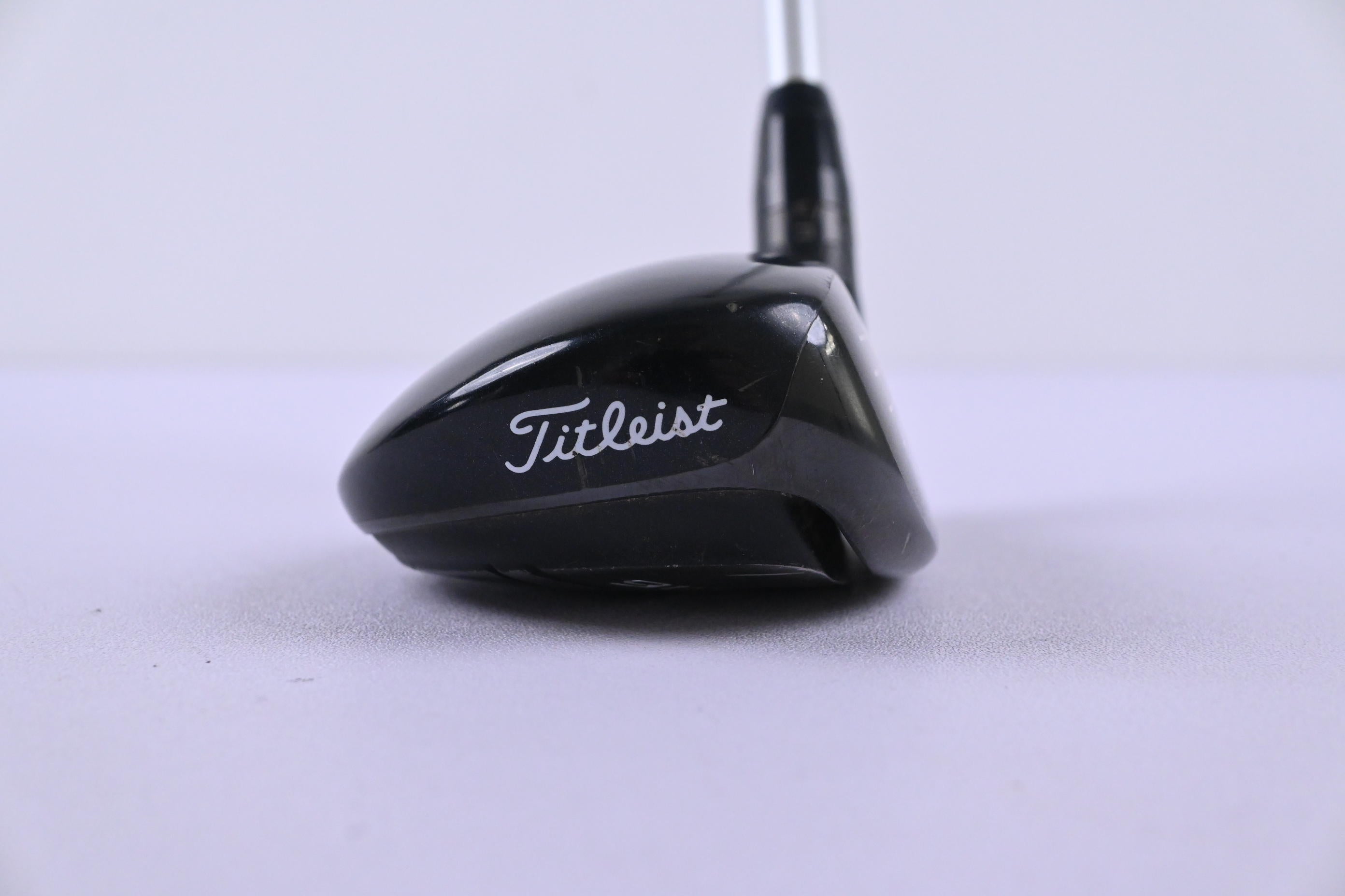 Titleist 915H #2 Hybrid / 18 Degree / Stiff Flex Aldila Rogue 95 MSI Shaft