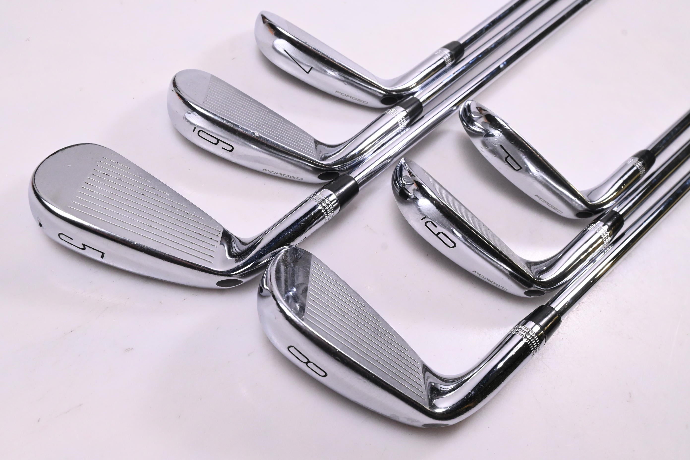 Wilson Staff Model 2024 CB Irons / 5-PW / Regular Flex Dynamic Gold 95 R300