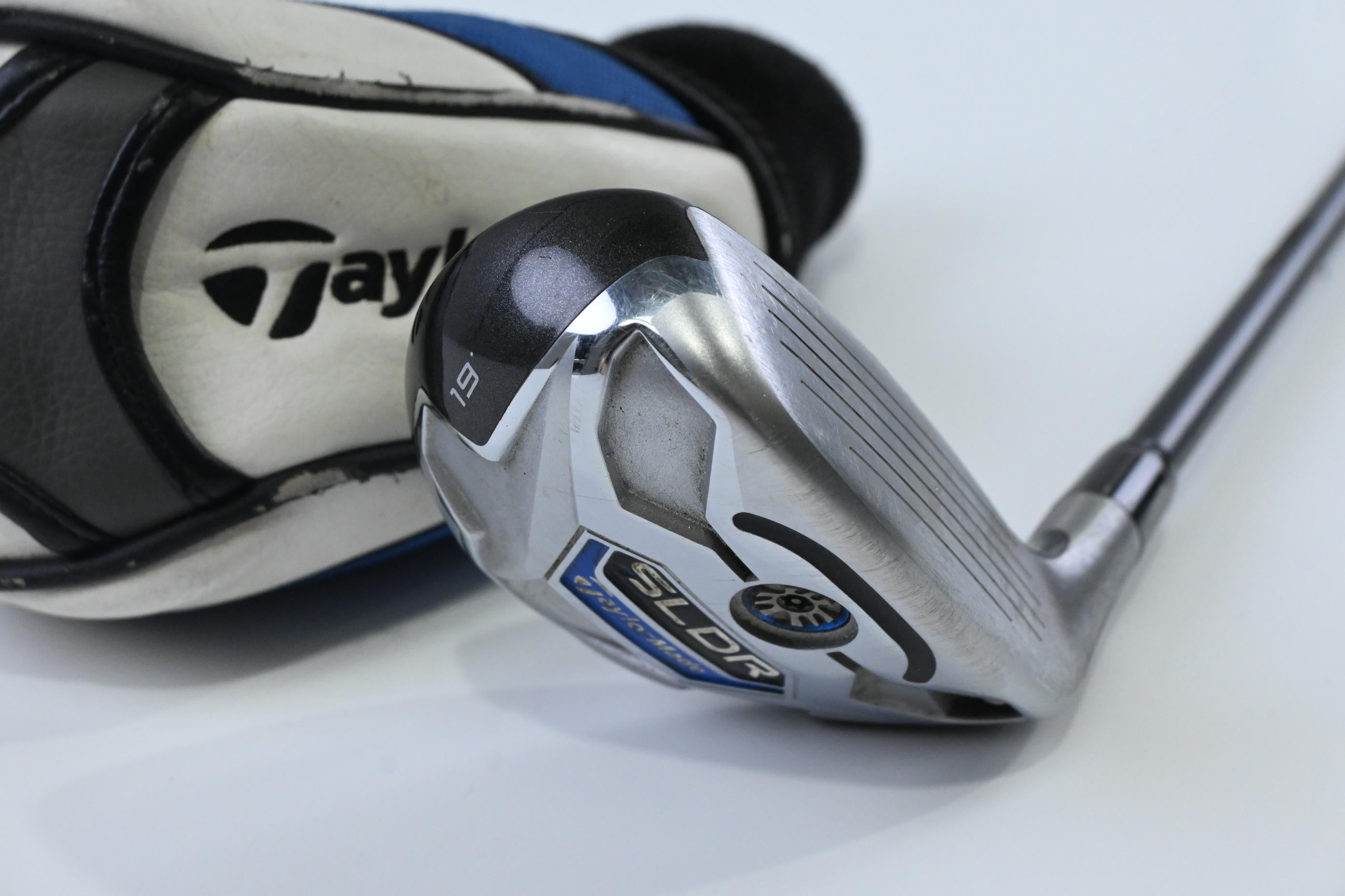 Taylormade SLDR #3 Hybrid / 19 Degree / Stiff Flex Fujikura Speeder 82 Shaft