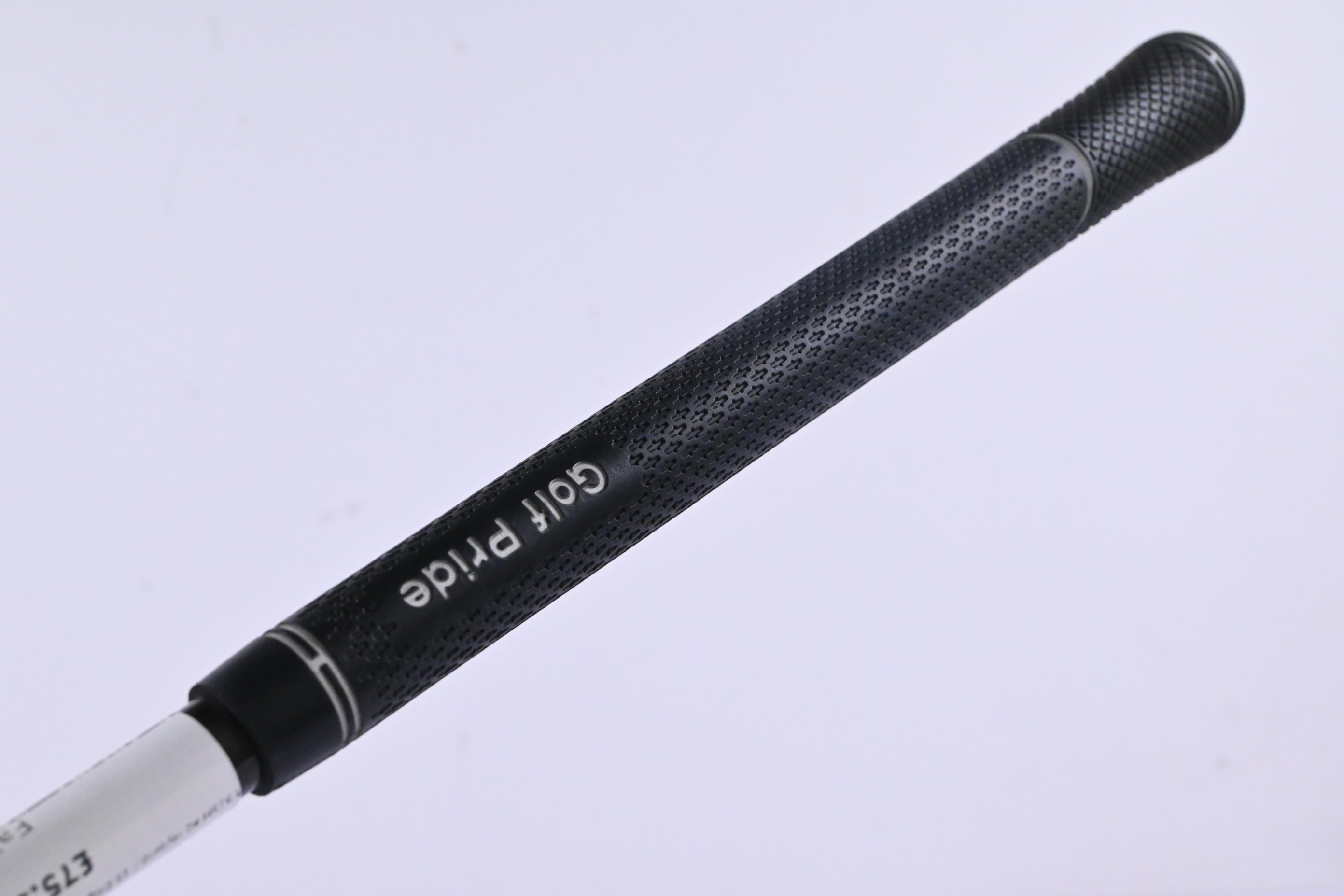 Titleist 915H #2 Hybrid / 18 Degree / Stiff Flex Aldila Rogue 95 MSI Shaft