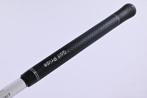 Titleist 915H #2 Hybrid / 18 Degree / Stiff Flex Aldila Rogue 95 MSI Shaft