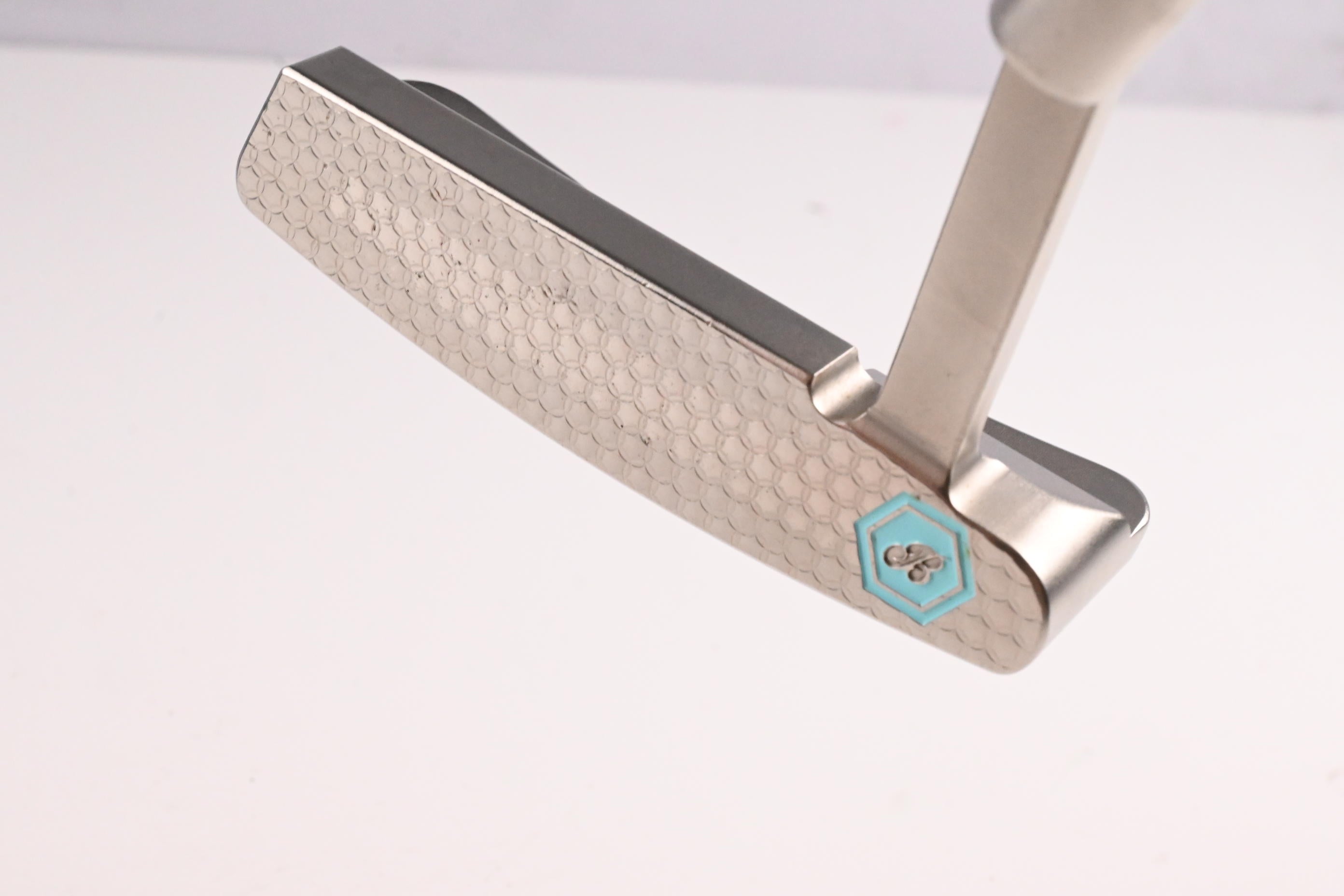 Bettinardi Queen Bee #5 2019 Putter / 34 Inch / Accra Fx P200 Shaft
