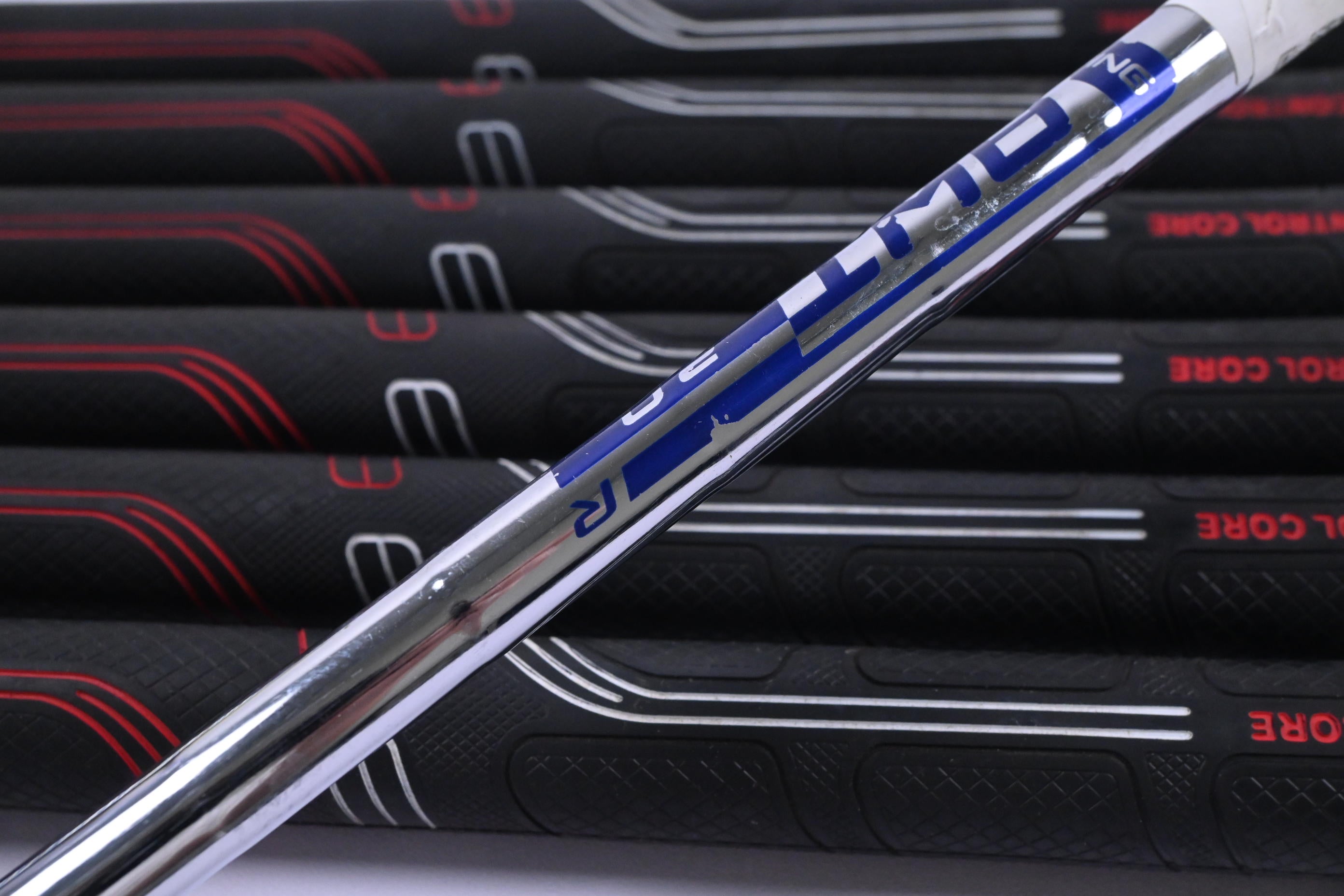 Ping G425 Irons / 6-PW+GW+SW / Blue Dot / Regular Flex Ping AWT 2.0 Shafts
