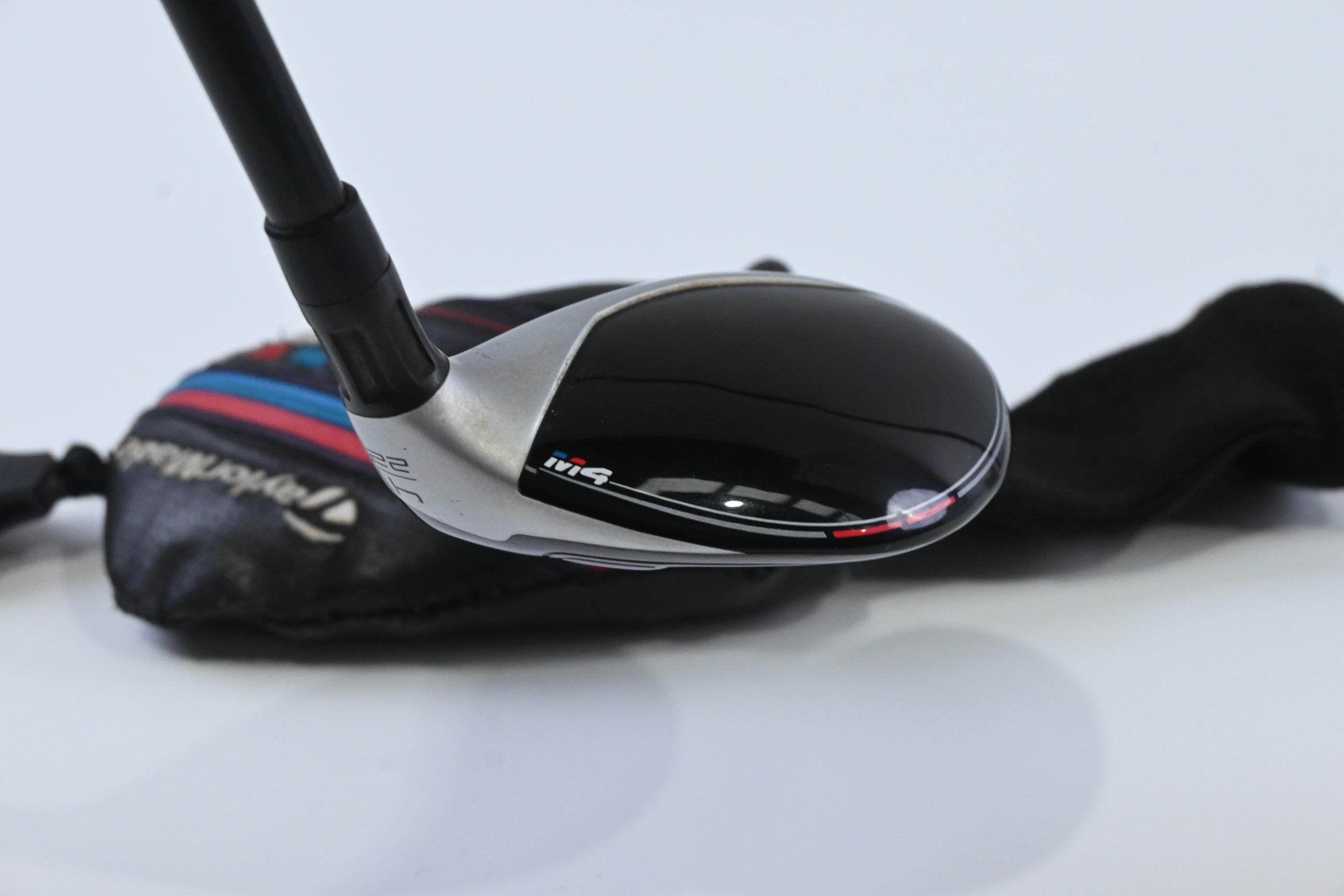 Taylormade M4 #4 Hybrid / 22 Degree / Regular Flex Fujikura Atmos Red 6