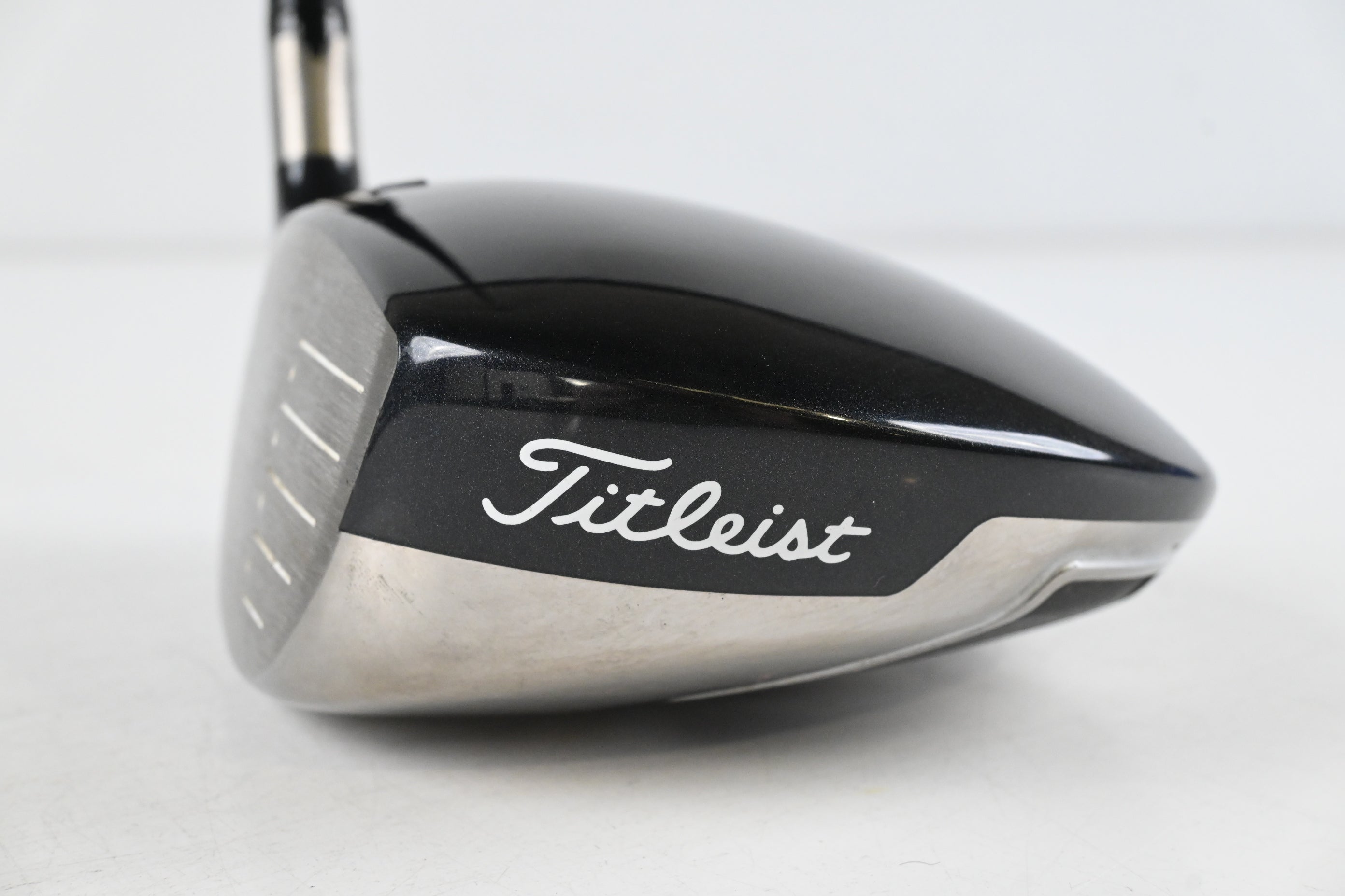 Left Hand Titleist 909 D2 Driver / 10.5 Degree / Regular Flex Aldila Voodoo