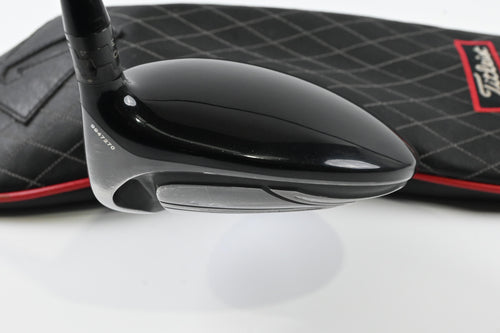 Titleist 915 D2 Driver / 9.5 Degree / Stiff Flex Speeder Pro Tour Spec 74