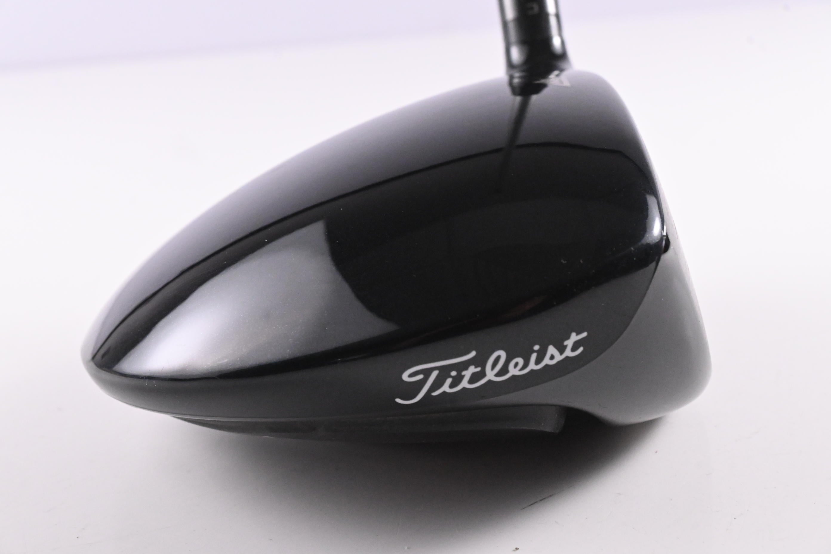 Titleist 915 D2 Driver / 10.5 / Regular Flex Diamana M+ Red 50 Shaft