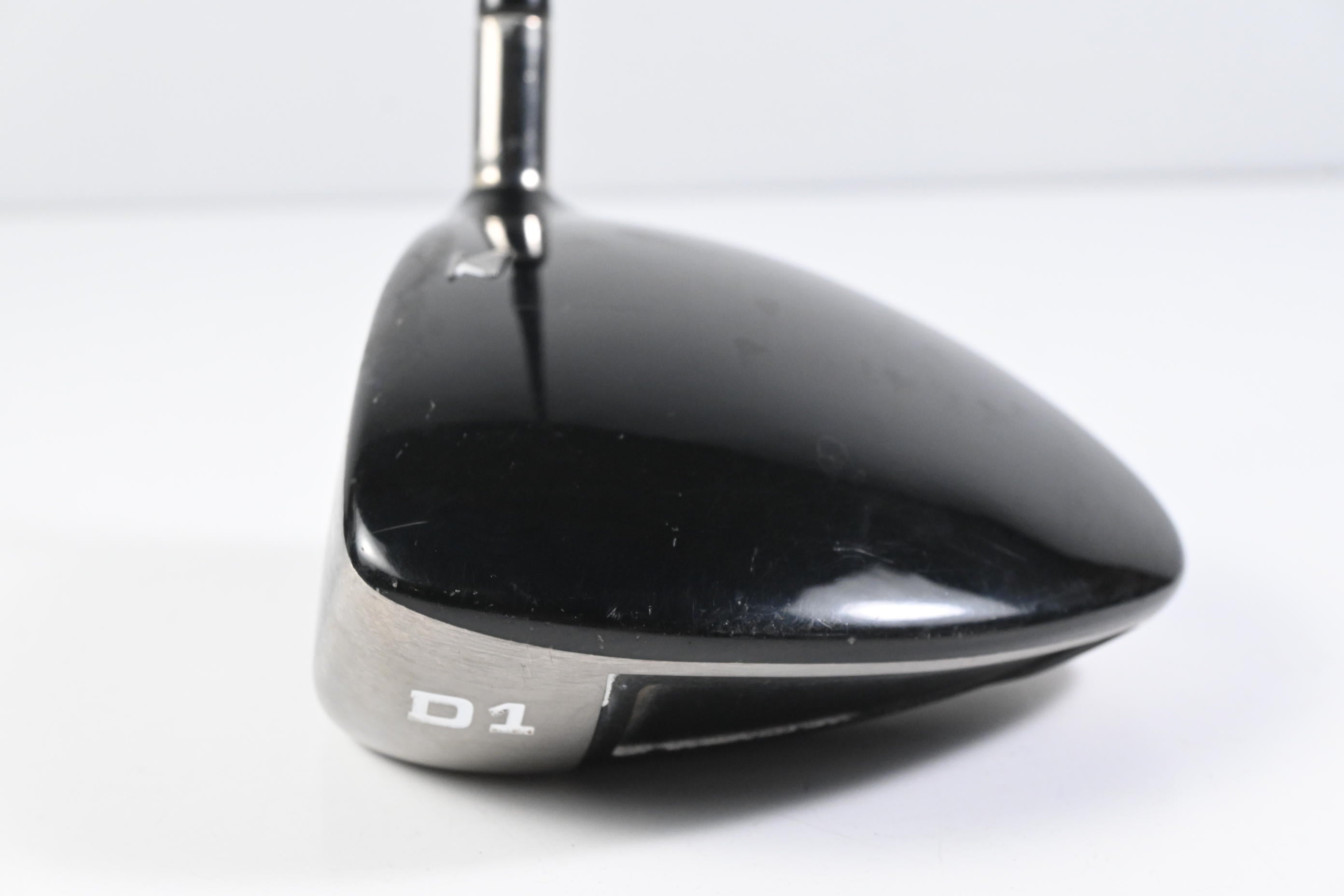 Left Hand Titleist 907 D1 Driver / 9.5 Degree / Stiff Flex Aldila 67 Shaft