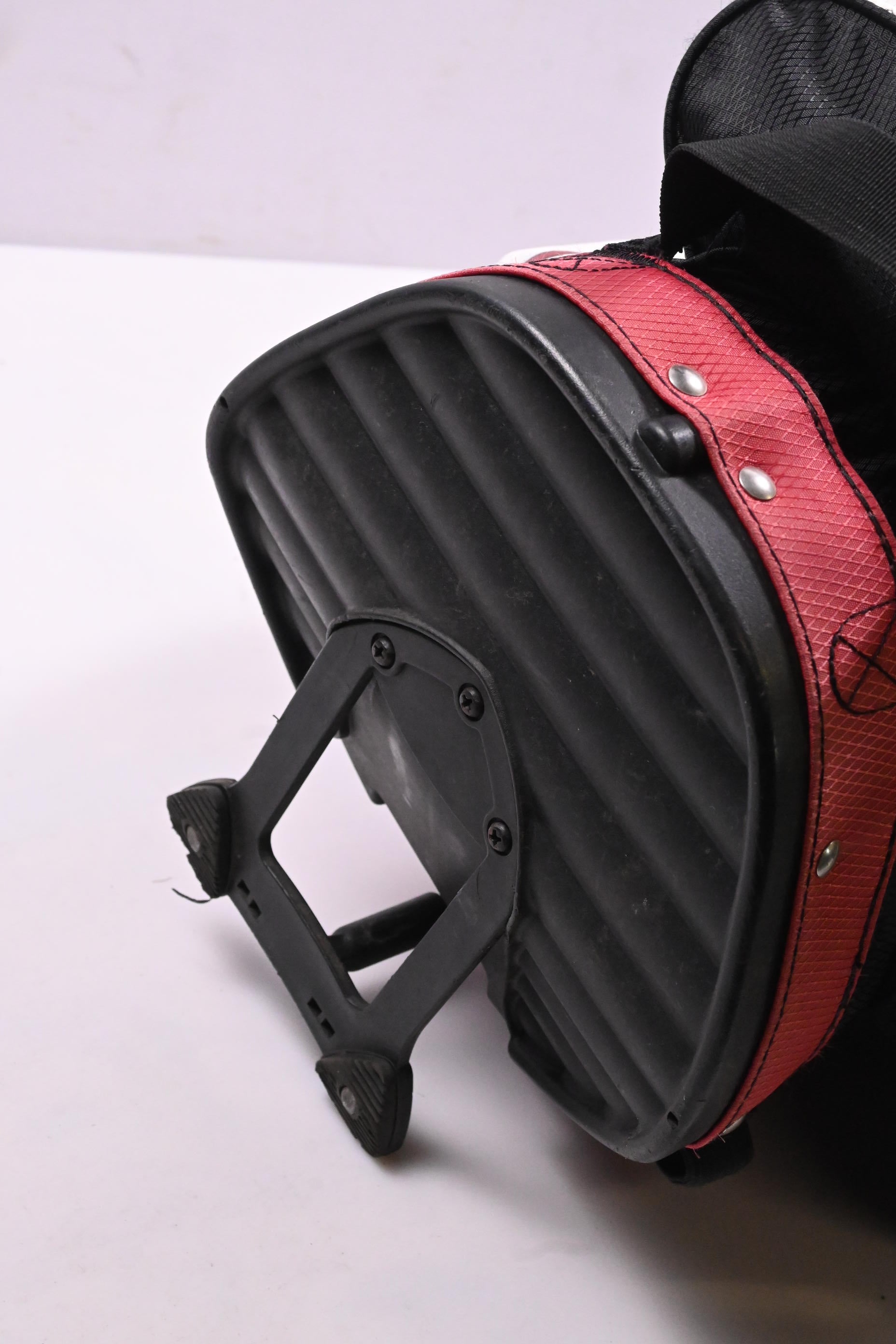 Titleist StaDry Stand Bag / 4-Way Divider / White, Black & Red