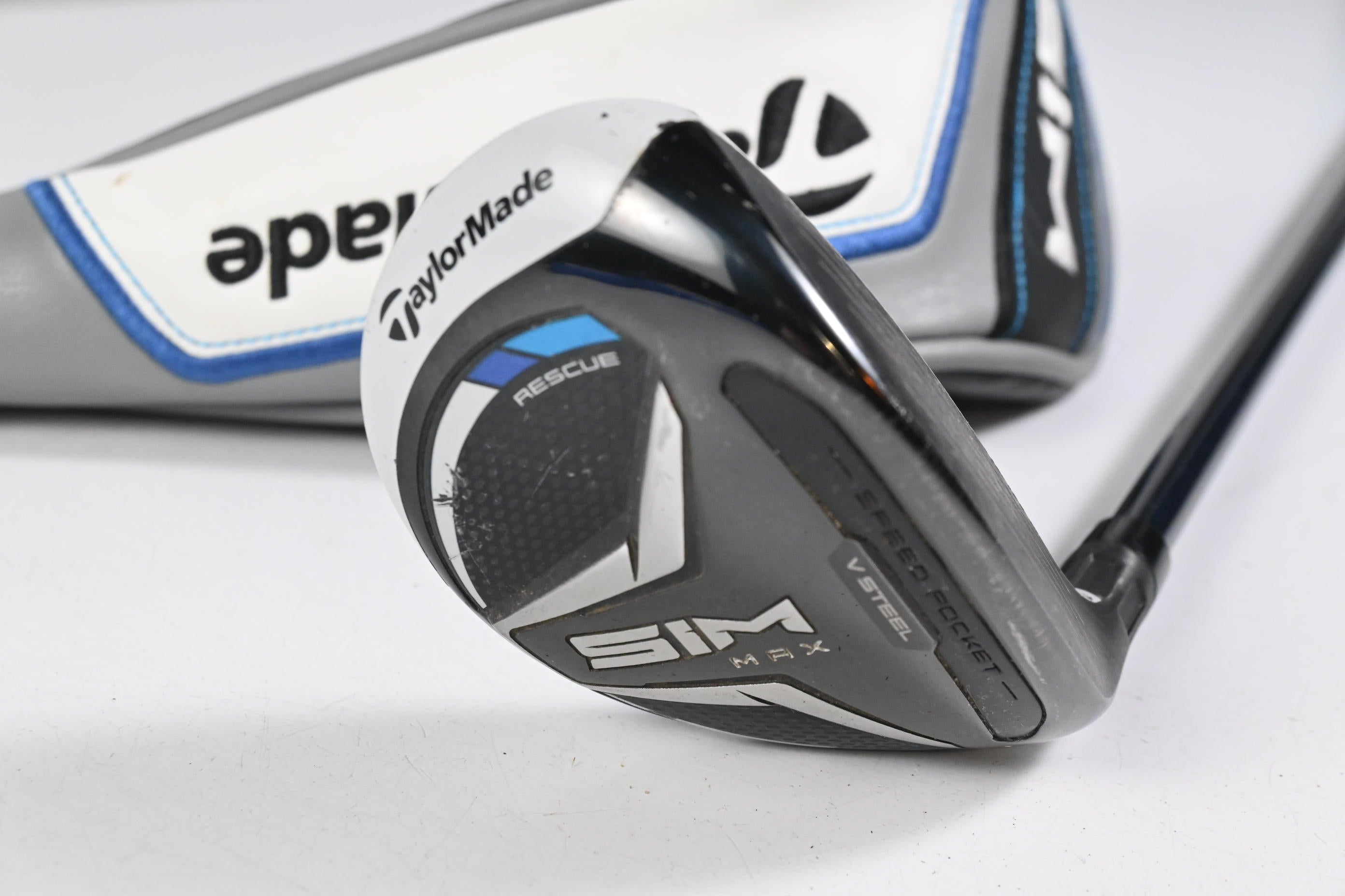 Taylormade SIM Max #4 Hybrid / 22 Degree / Stiff Flex Fujikura Ventus Blue 7