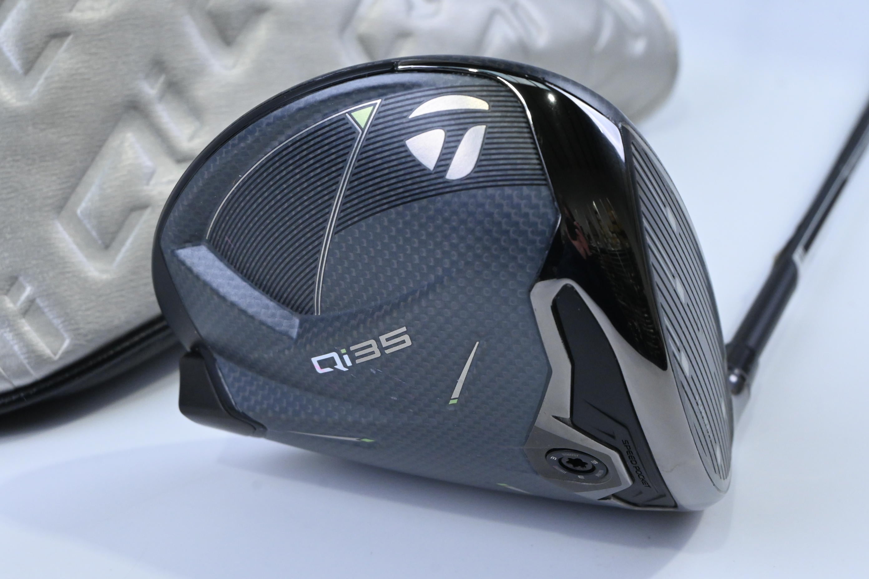 Taylormade Qi35 Driver / 10.5 Degree / Regular Flex Fujikura Ventus Blue 5