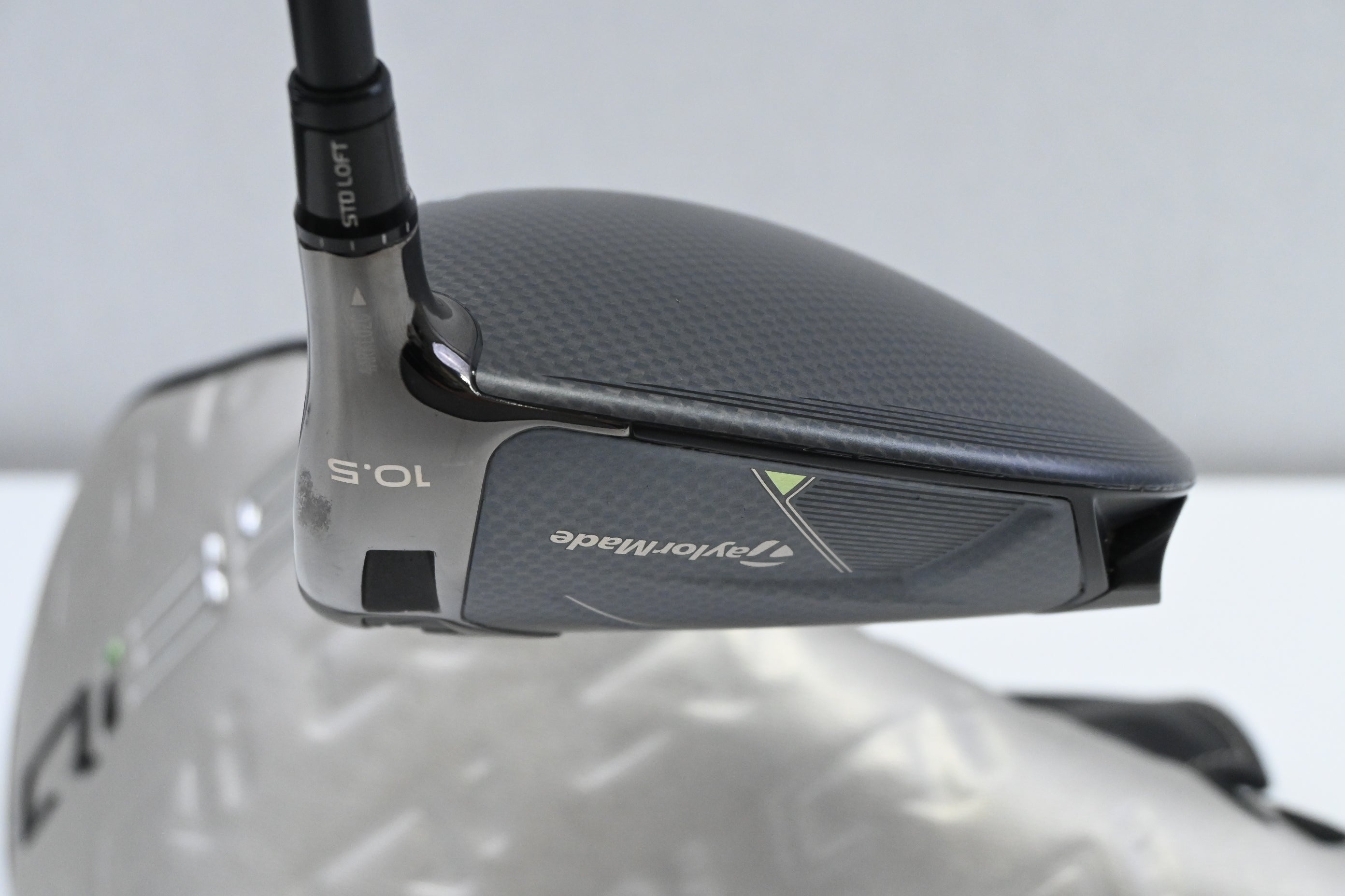Taylormade Qi35 Driver / 10.5 Degree / Regular Flex Helium 5F3