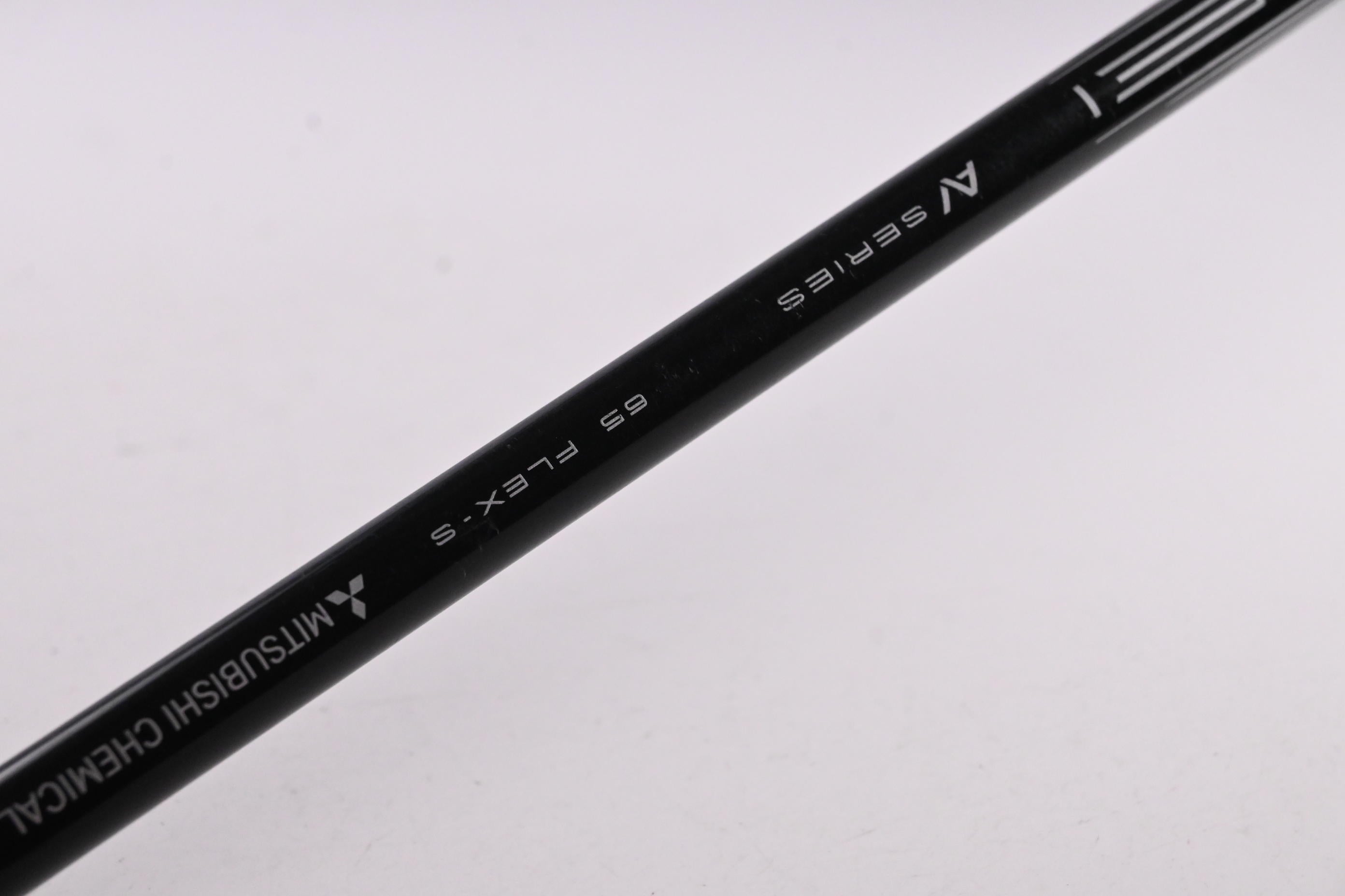 Titleist GT2 Driver / 9 Degree / Stiff Flex Tensei AV Blue 65 Shaft
