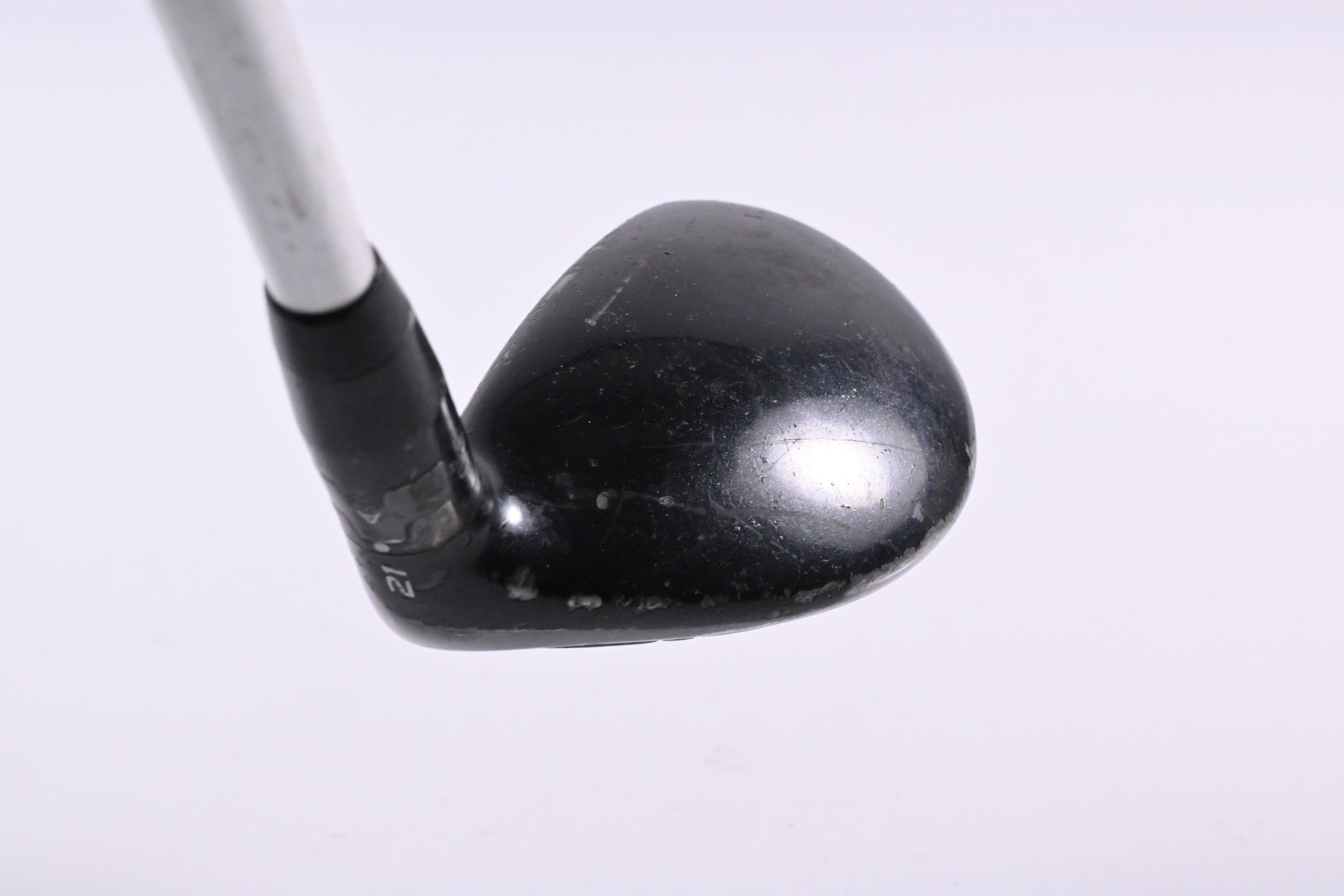 Titleist 915H #3 Hybrid / 21 Degree / Stiff Flex Aldila Rogue Black 85 Shaft