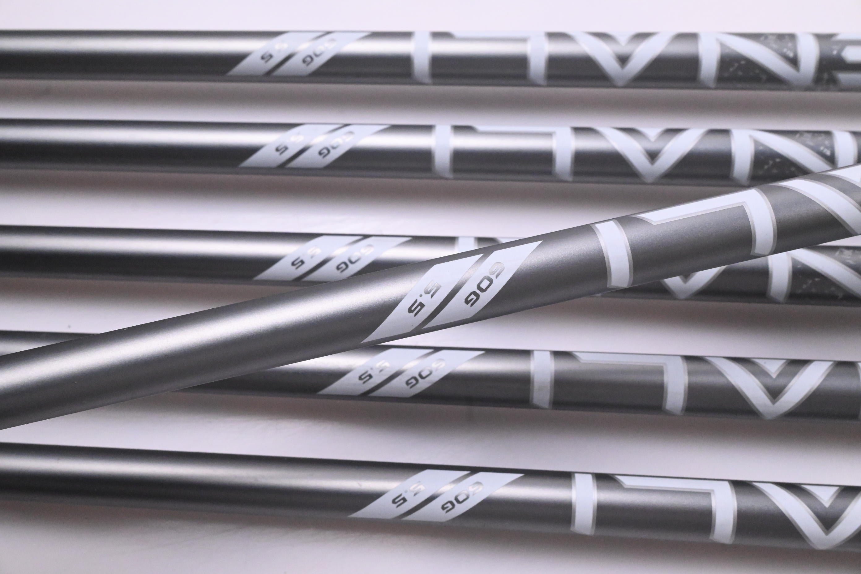 Callaway Quantum Max Irons / 6-PW+GW / Regular Flex Denali Frost Silver 60