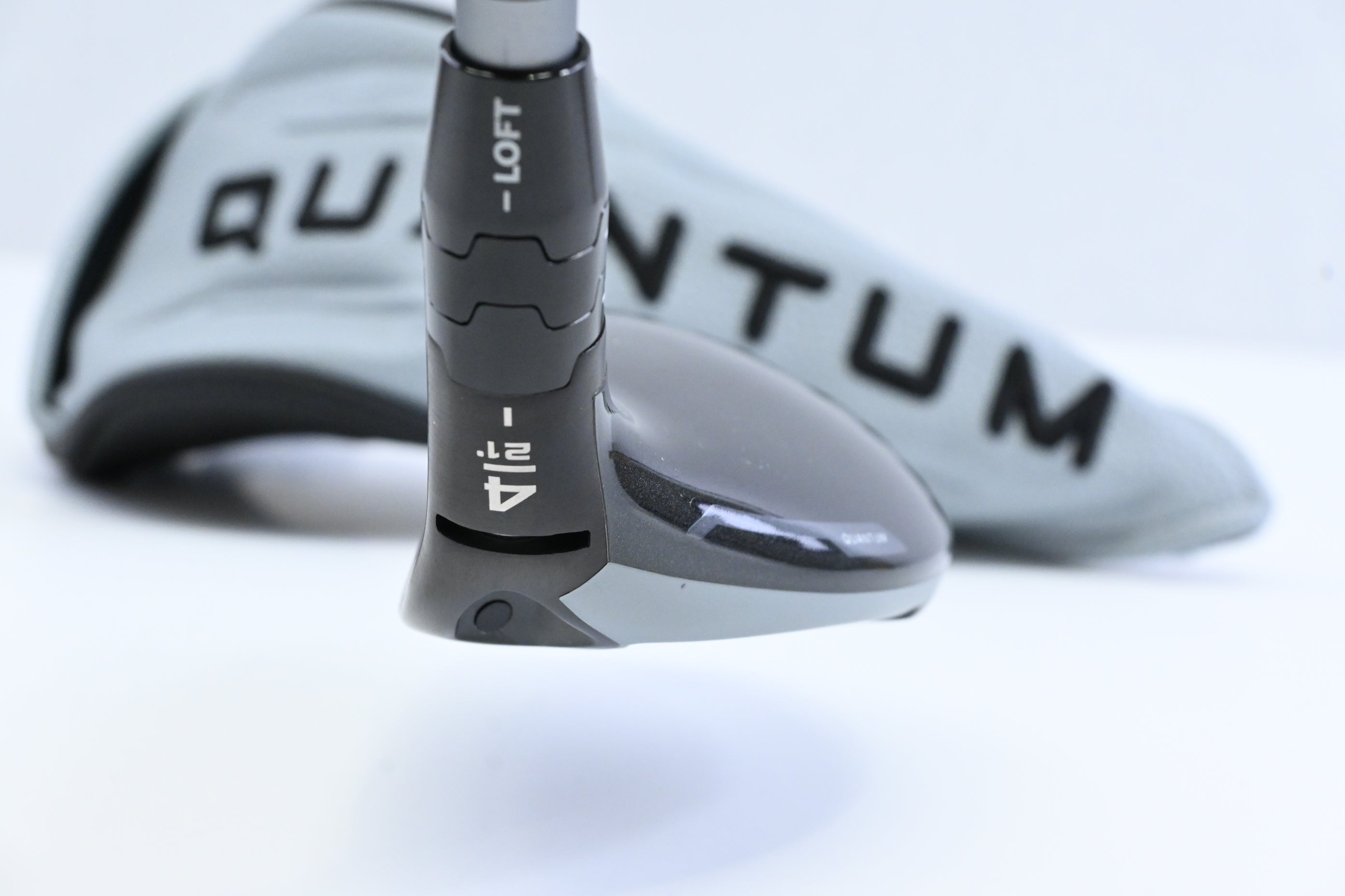 Callaway Quantum Max #4 Hybrid / 22 Degree / Regular Flex Denali Frost Silver 60