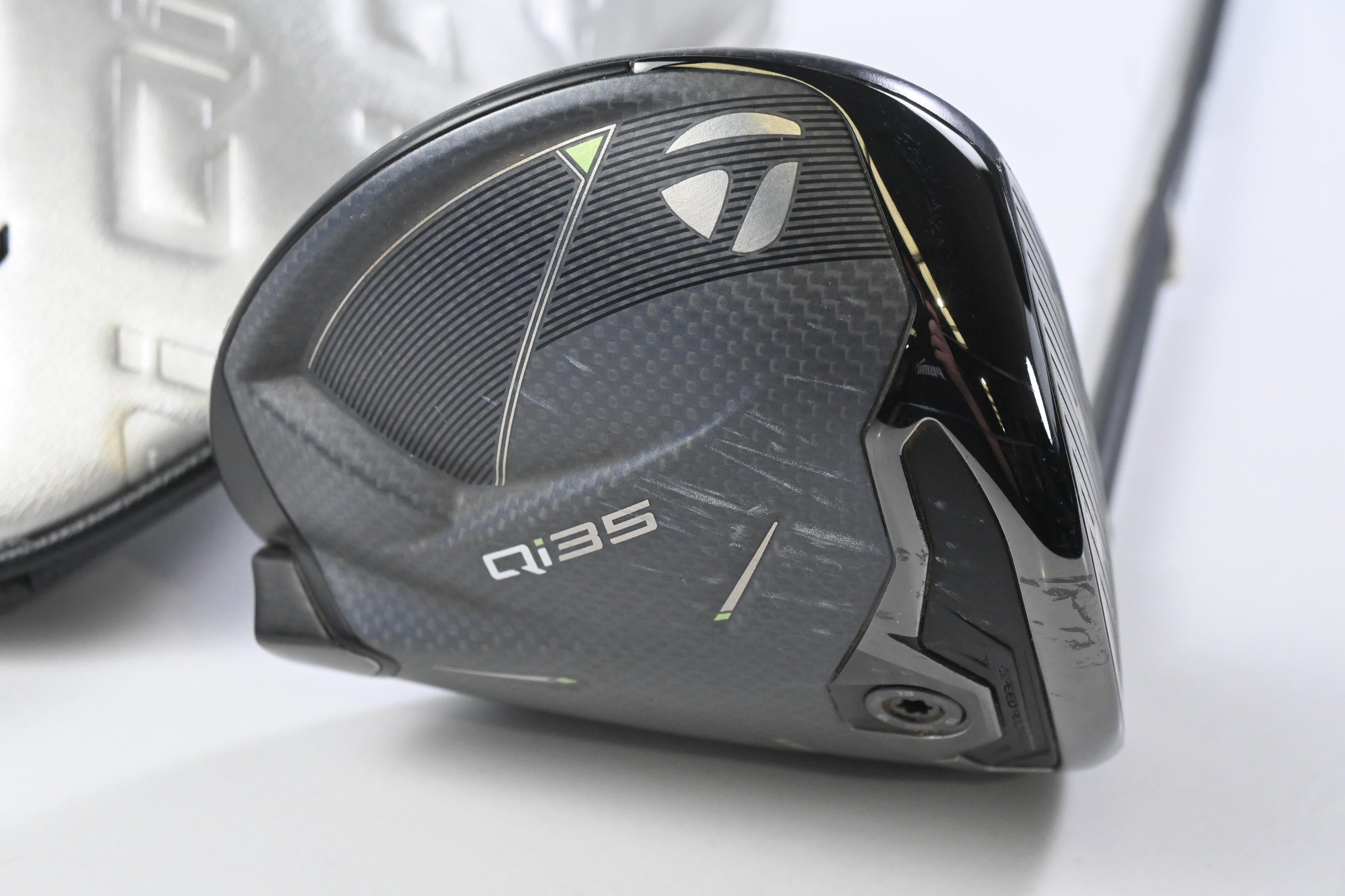 Taylormade Qi35 Driver / 10.5 Degree / Regular Flex Project X Cypher 2.0 50