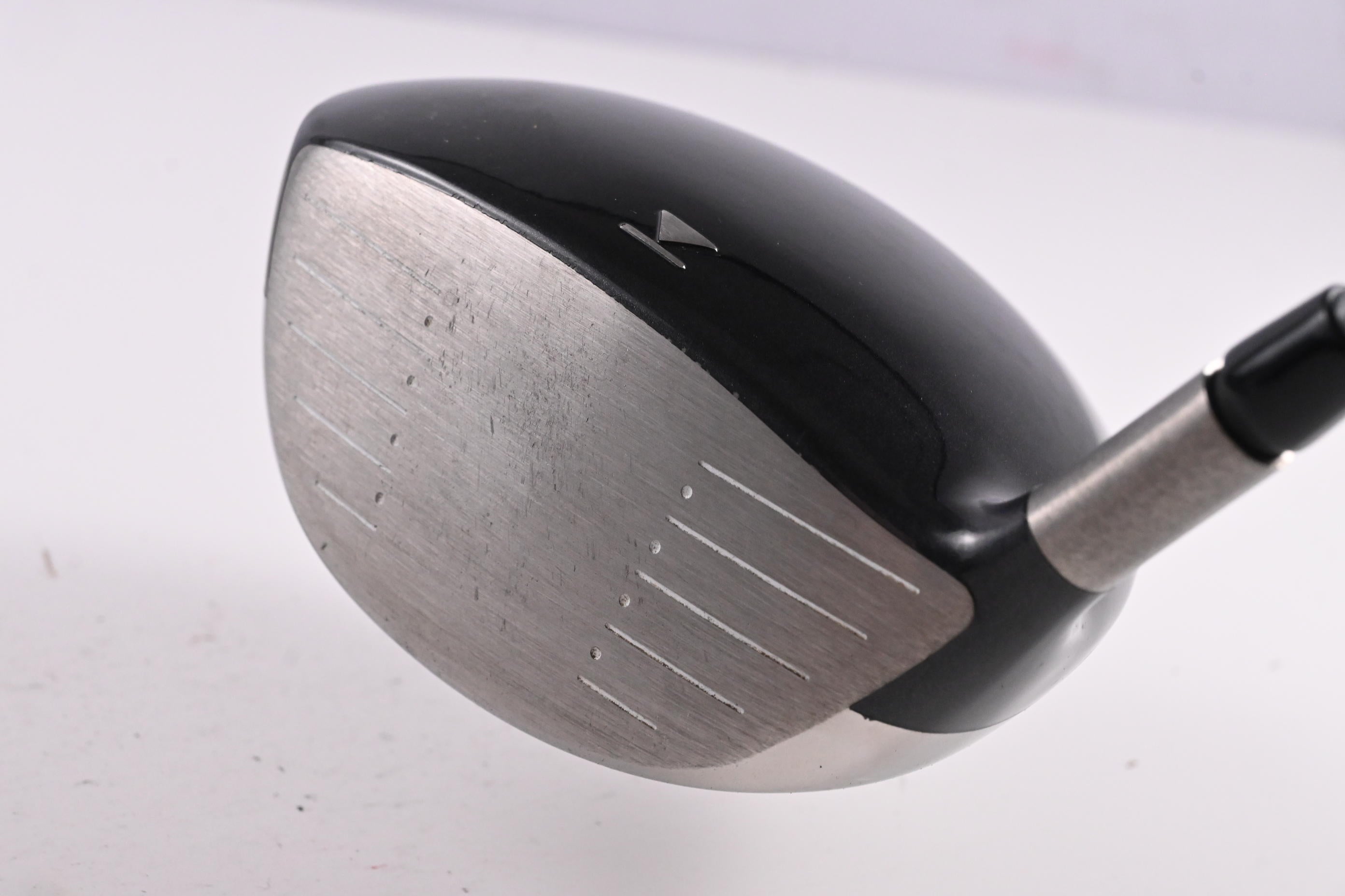Titleist 909 D2 Driver / 10.5 Degree / Regular Flex Diamana Blue 65 Shaft